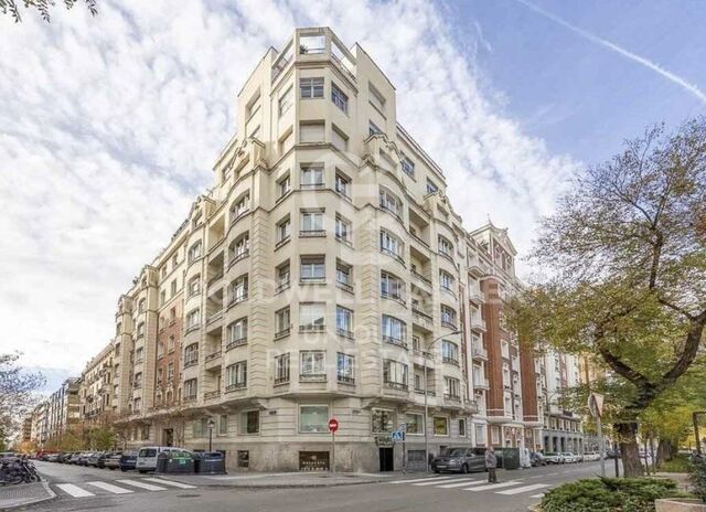 Renovated two-bedroom apartment in Castellana, Madrid