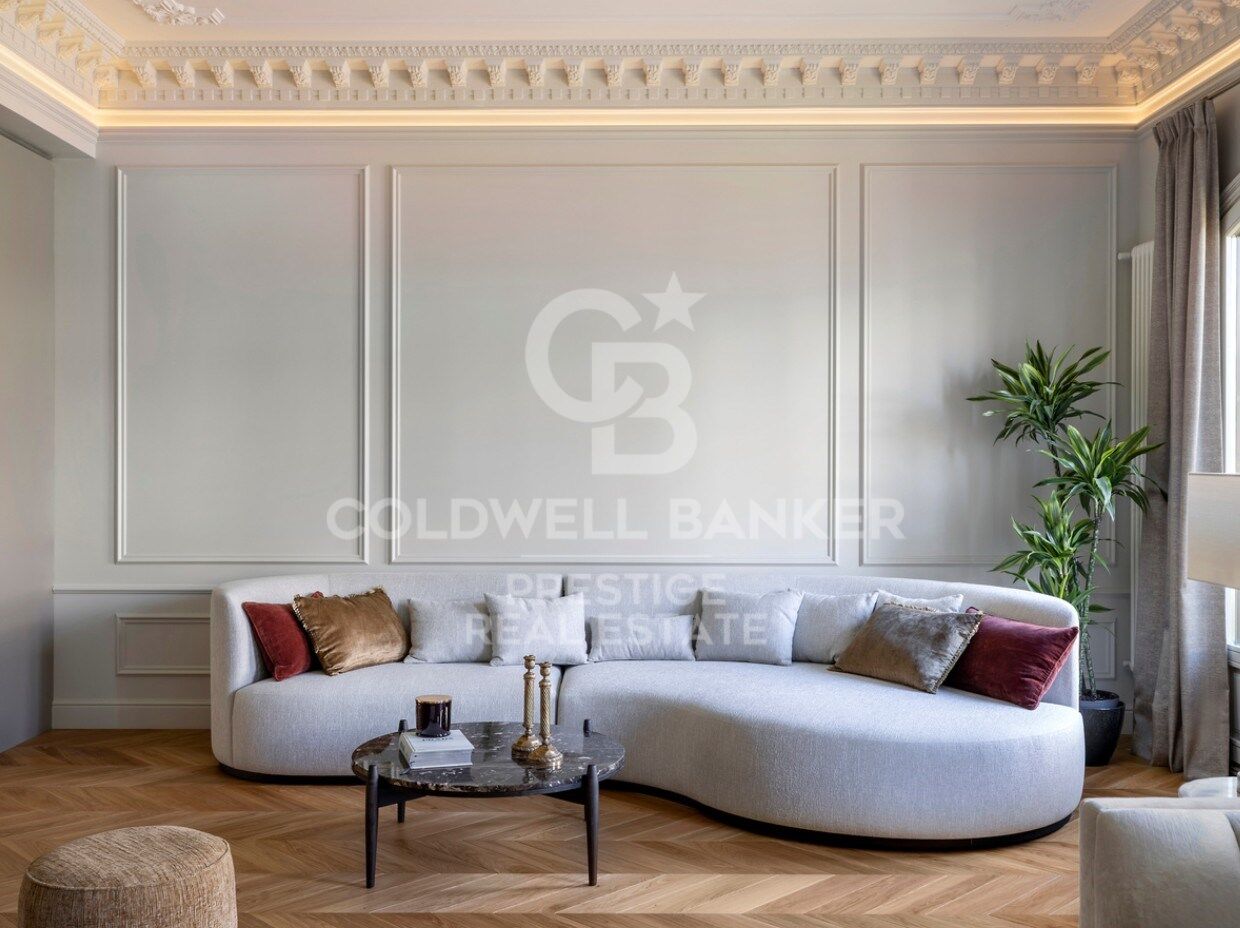 ÁTICO DE LUJO JUNTO A PASSEIG DE GRÀCIA - 198 m² REFORMADOS A ESTRENAR