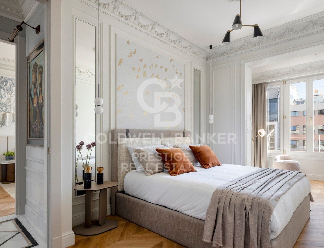 ÁTICO DE LUJO JUNTO A PASSEIG DE GRÀCIA - 198 m² REFORMADOS A ESTRENAR