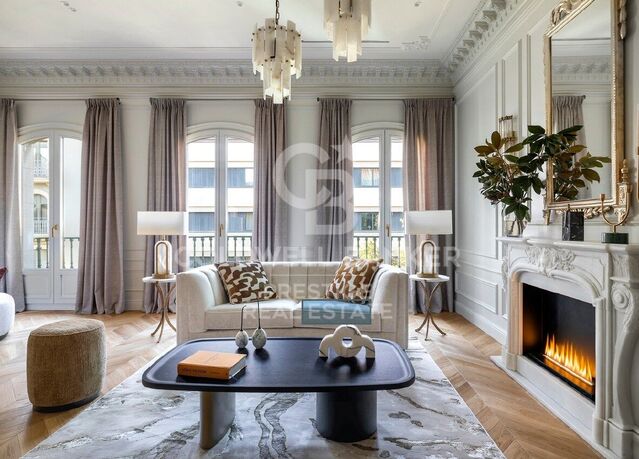 LUXUS-PENTHOUSE NEBEN DEM PASSEIG DE GRÀCIA - 198 m² KOMPLETT RENOVIERT