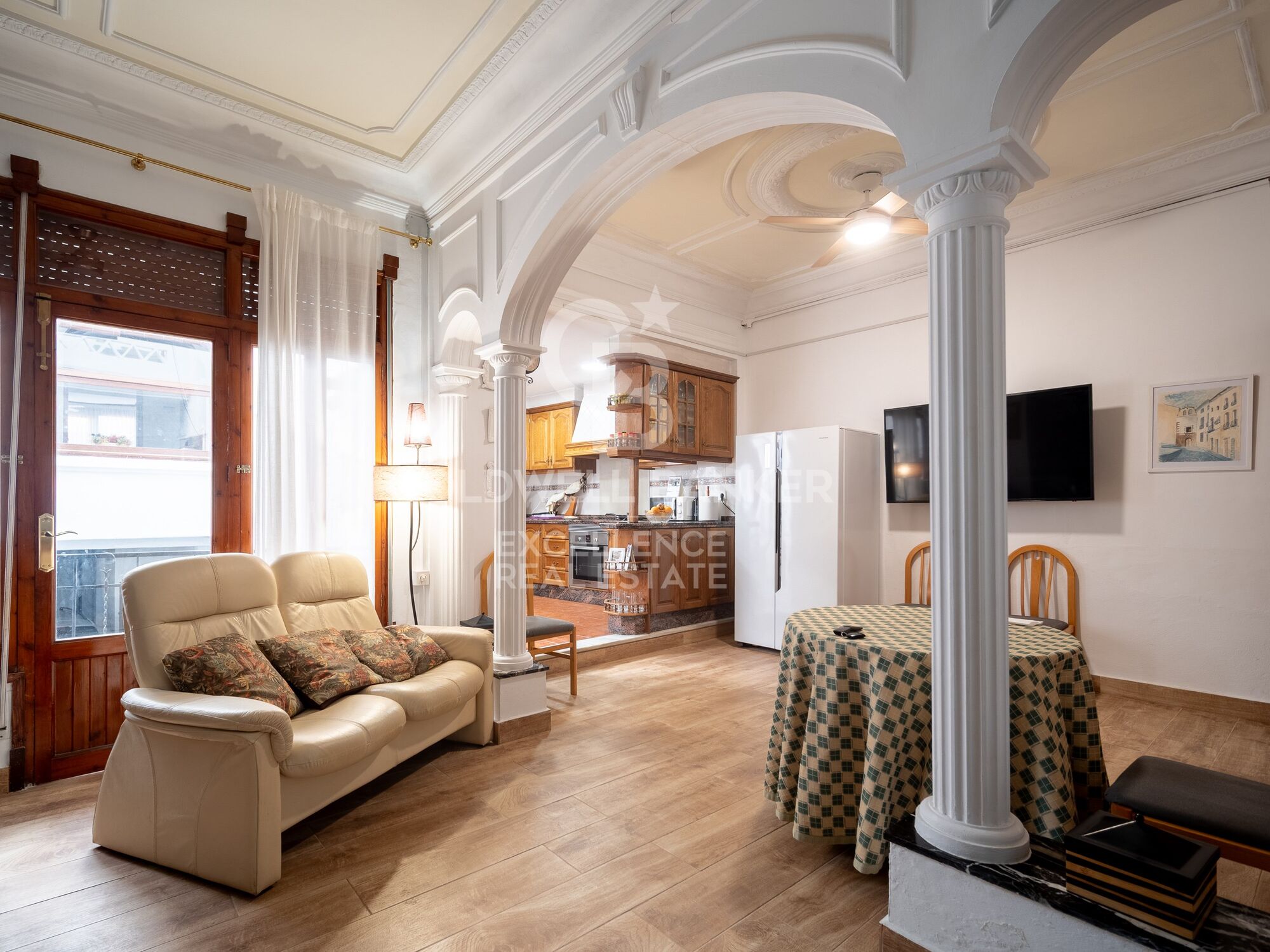 Majestuosa casa de pueblo con amplias terrazas en Oliva