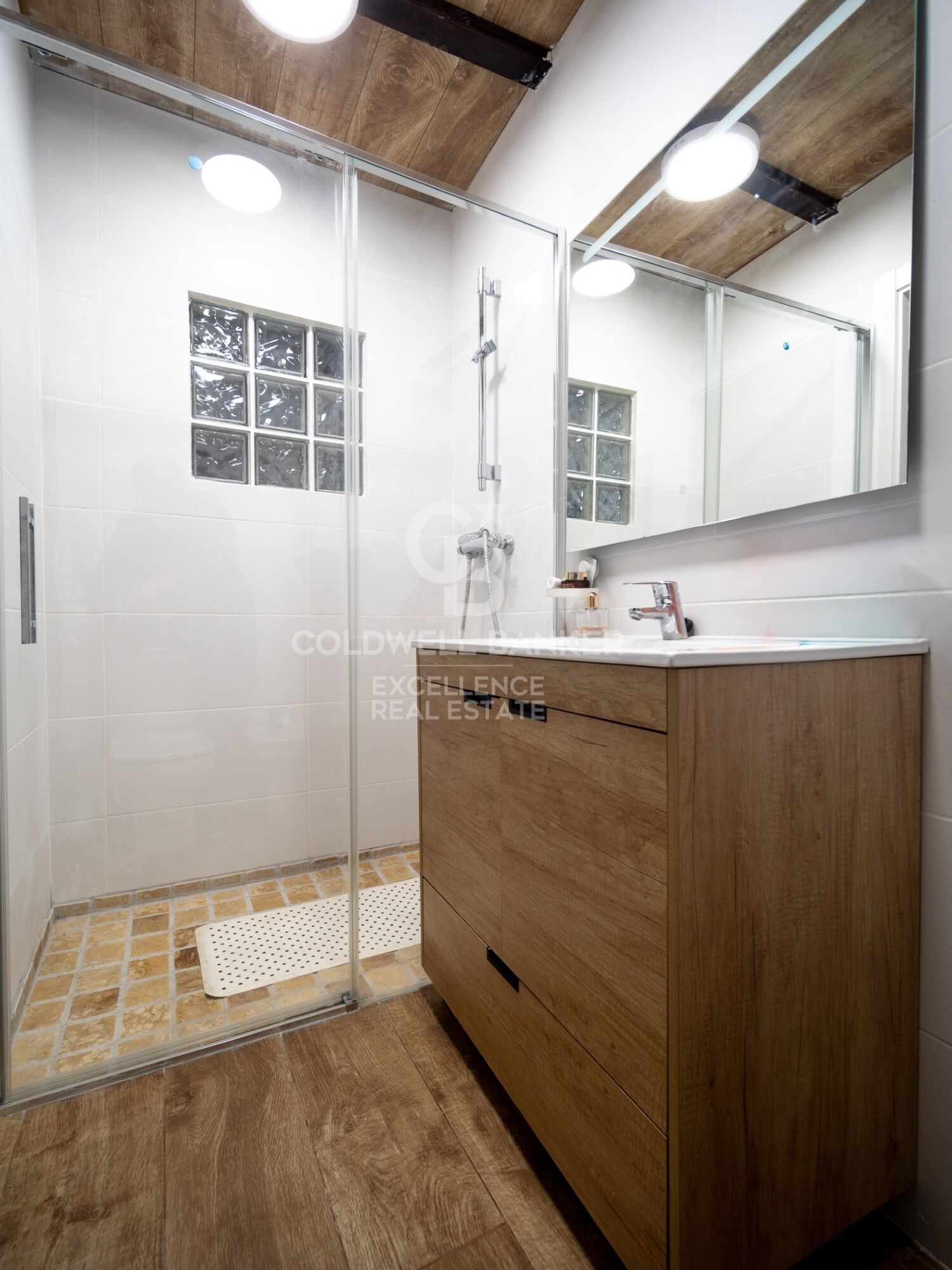 Majestuosa casa de pueblo con amplias terrazas en Oliva