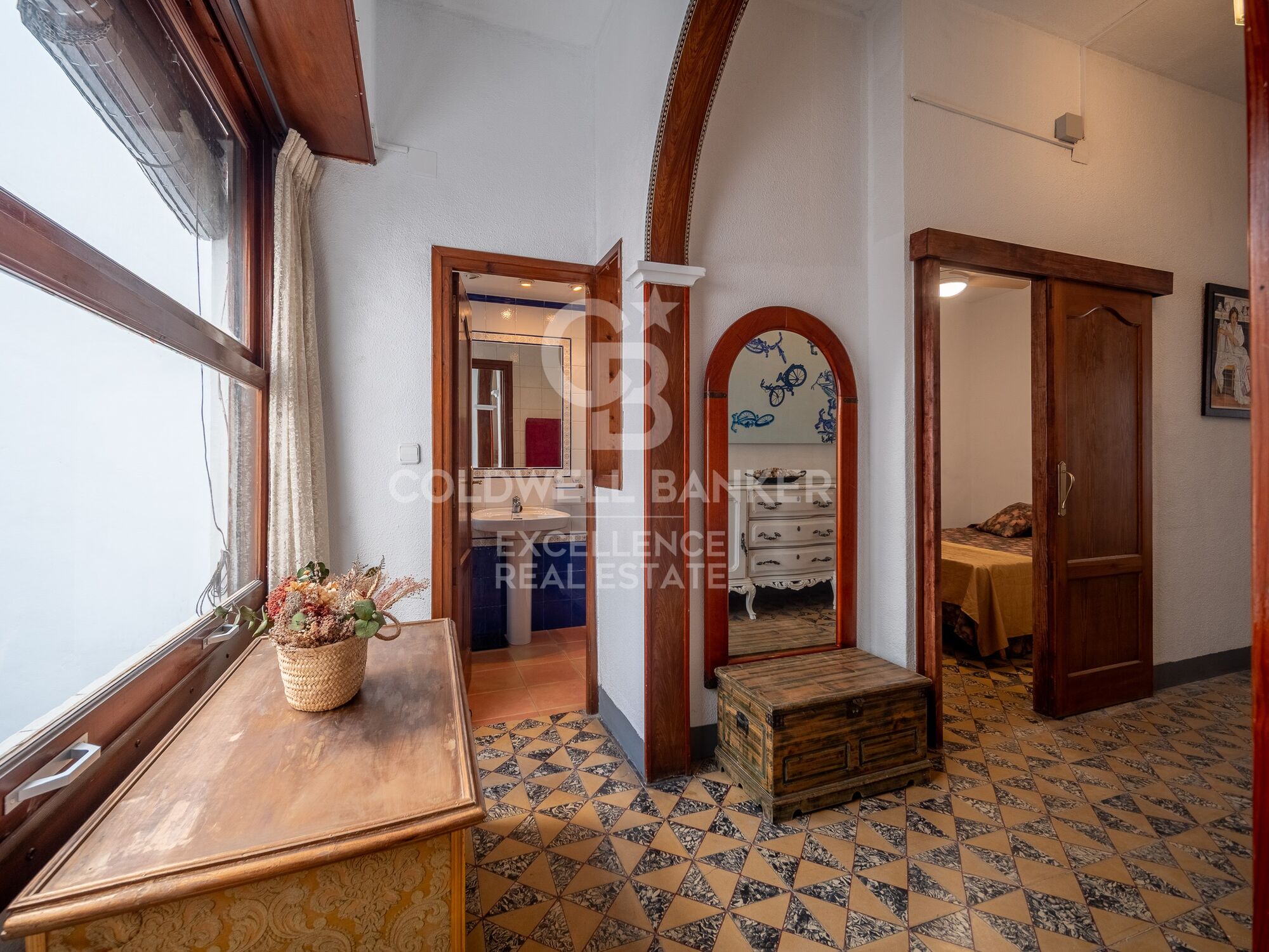 Majestuosa casa de pueblo con amplias terrazas en Oliva