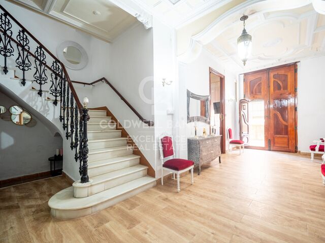 Majestuosa casa de pueblo con amplias terrazas en Oliva