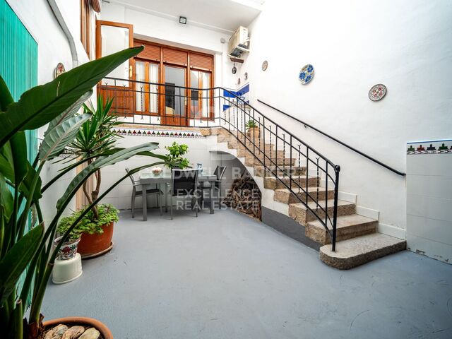 Majestueuse maison de 506 m² avec garage, terrasses et possibilité de conversion en 4 logements indépendants à Oliva