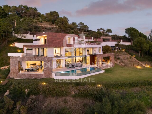 Exklusive Fünf-Zimmer-Villa in El Madroñal, Benahavís
