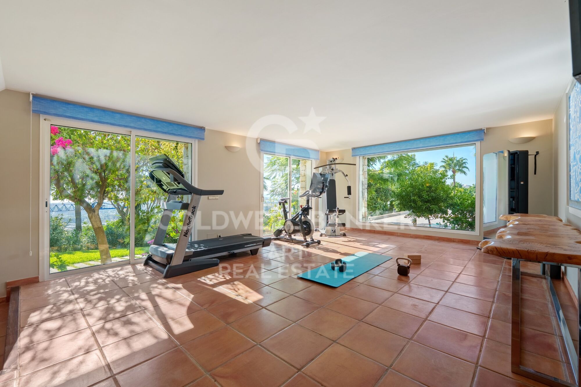 Impresionante Villa con Vistas Panorámicas en Puerto del Almendro, Benahavís