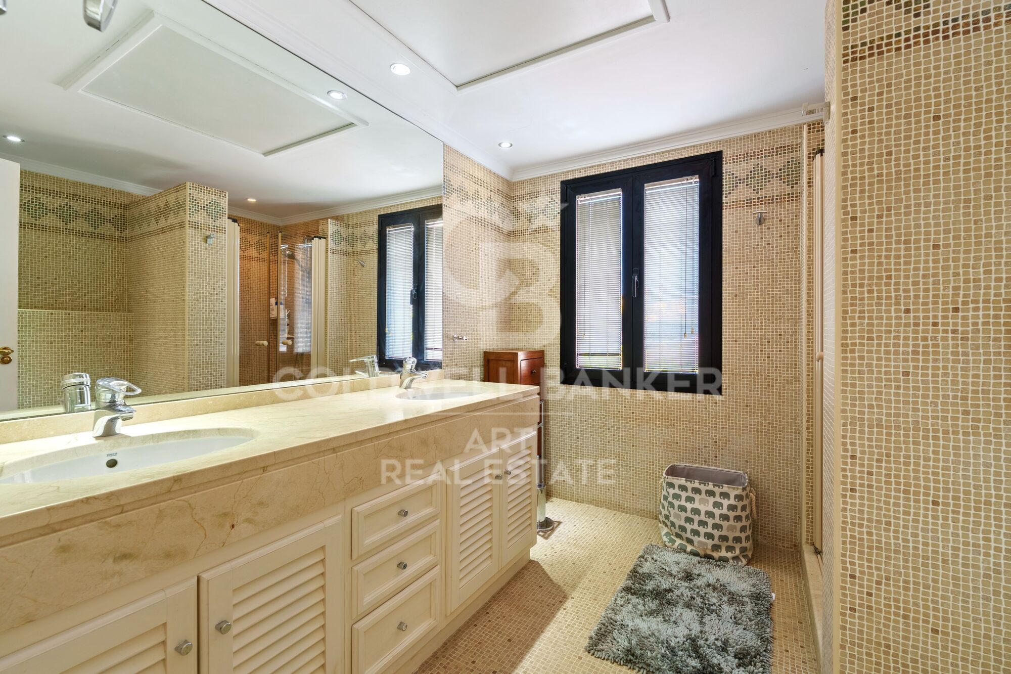 Stunning Villa with Panoramic Views in Puerto del Almendro, Benahavís