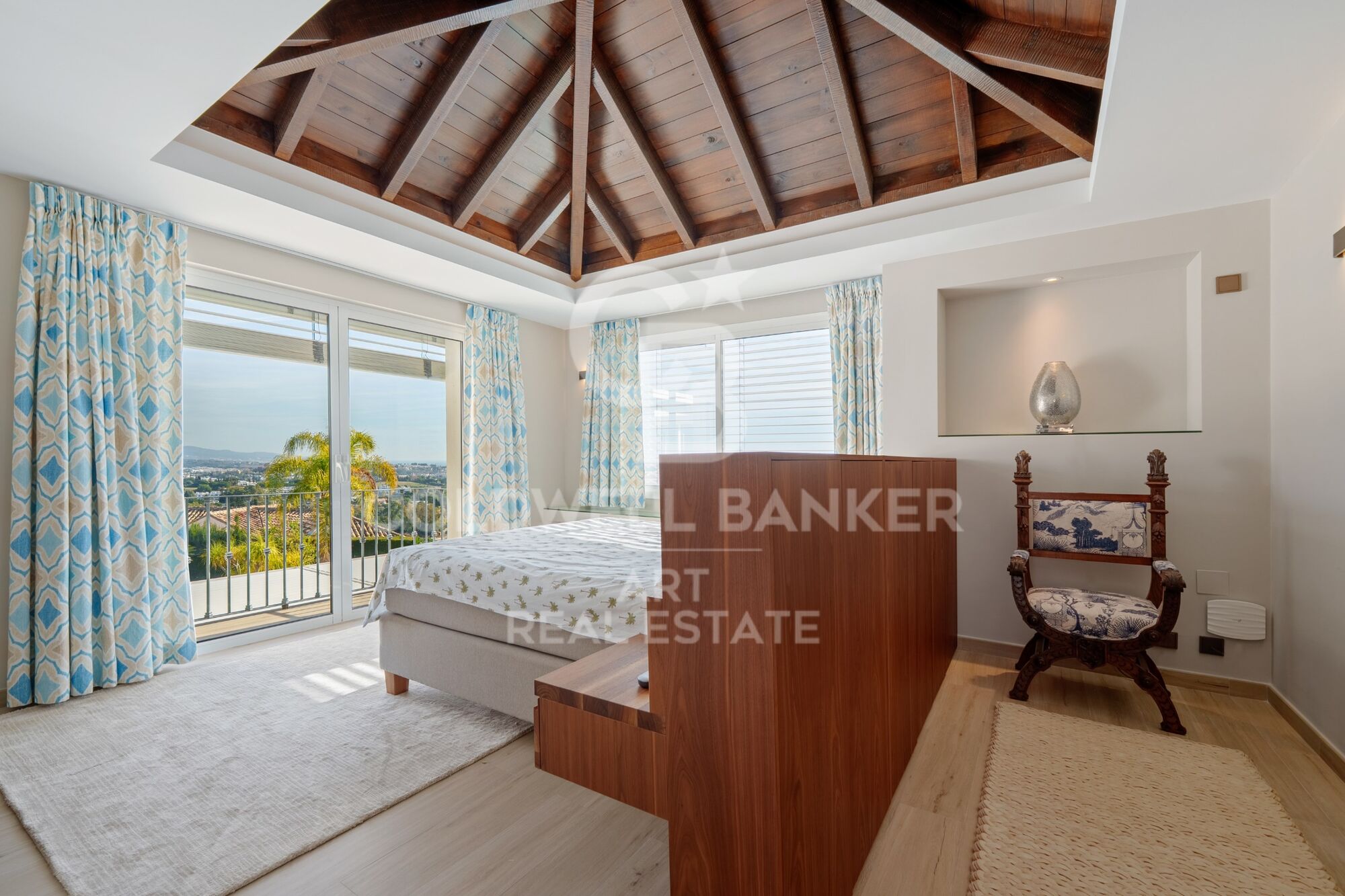 Villa Exceptionnelle avec Vues Panoramiques à Puerto del Almendro, Benahavís