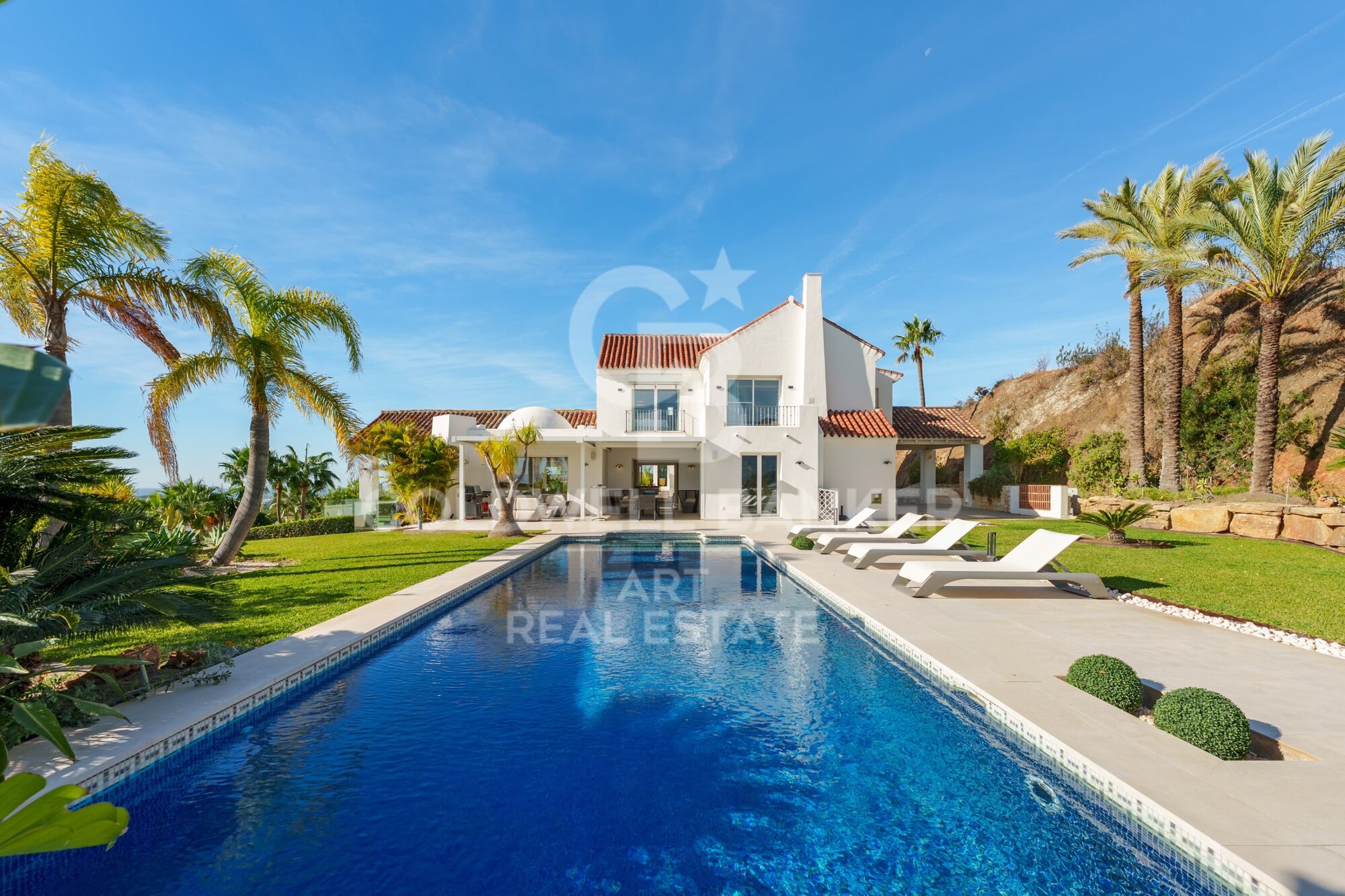Villa Exceptionnelle avec Vues Panoramiques à Puerto del Almendro, Benahavís