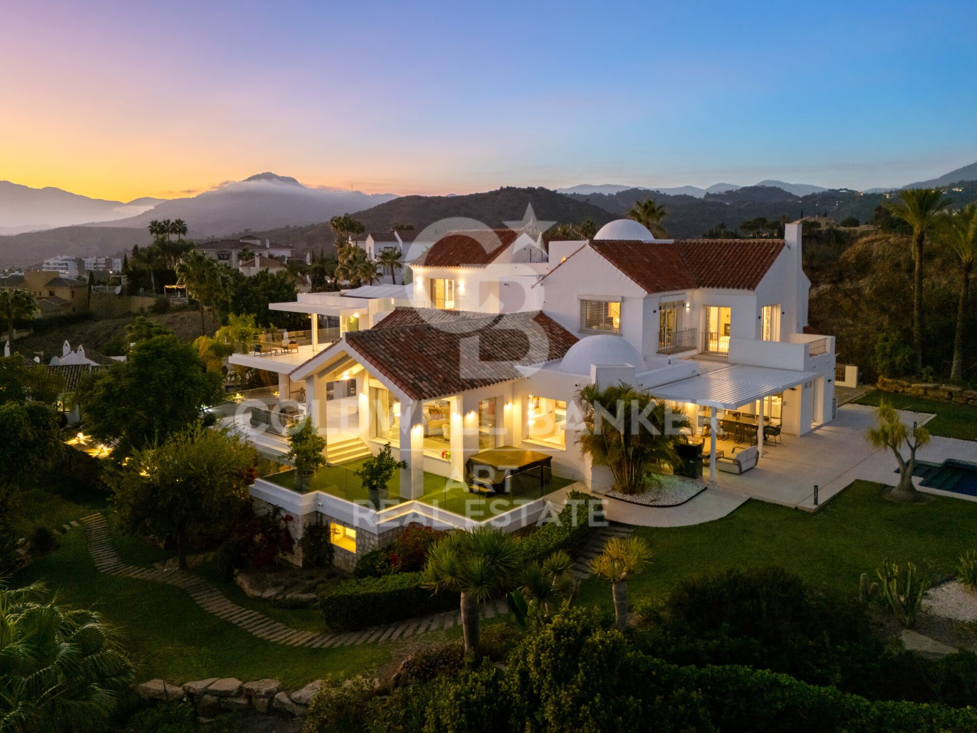 Villa Exceptionnelle avec Vues Panoramiques à Puerto del Almendro, Benahavís