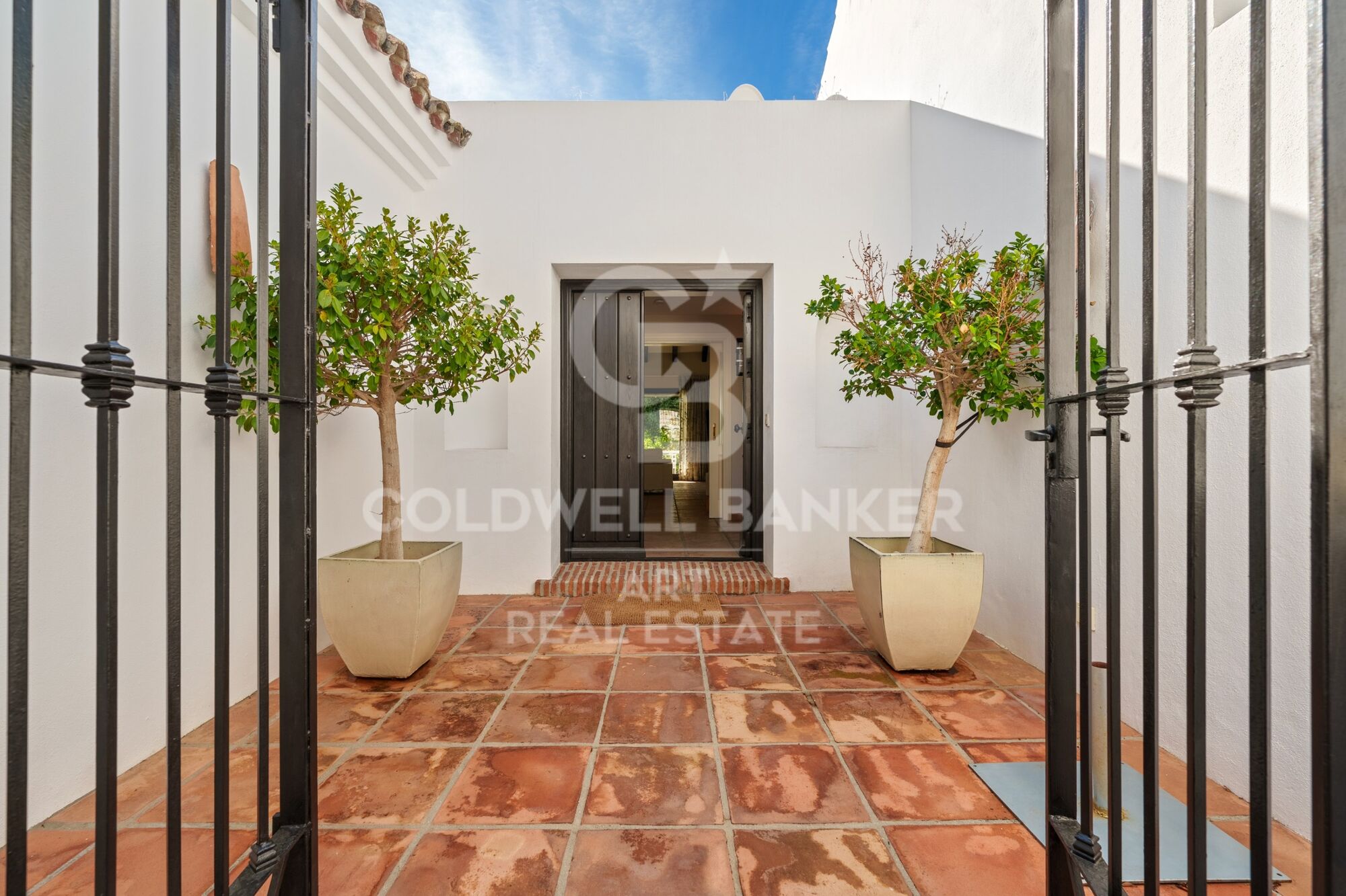 Stunning Villa with Panoramic Views in Puerto del Almendro, Benahavís