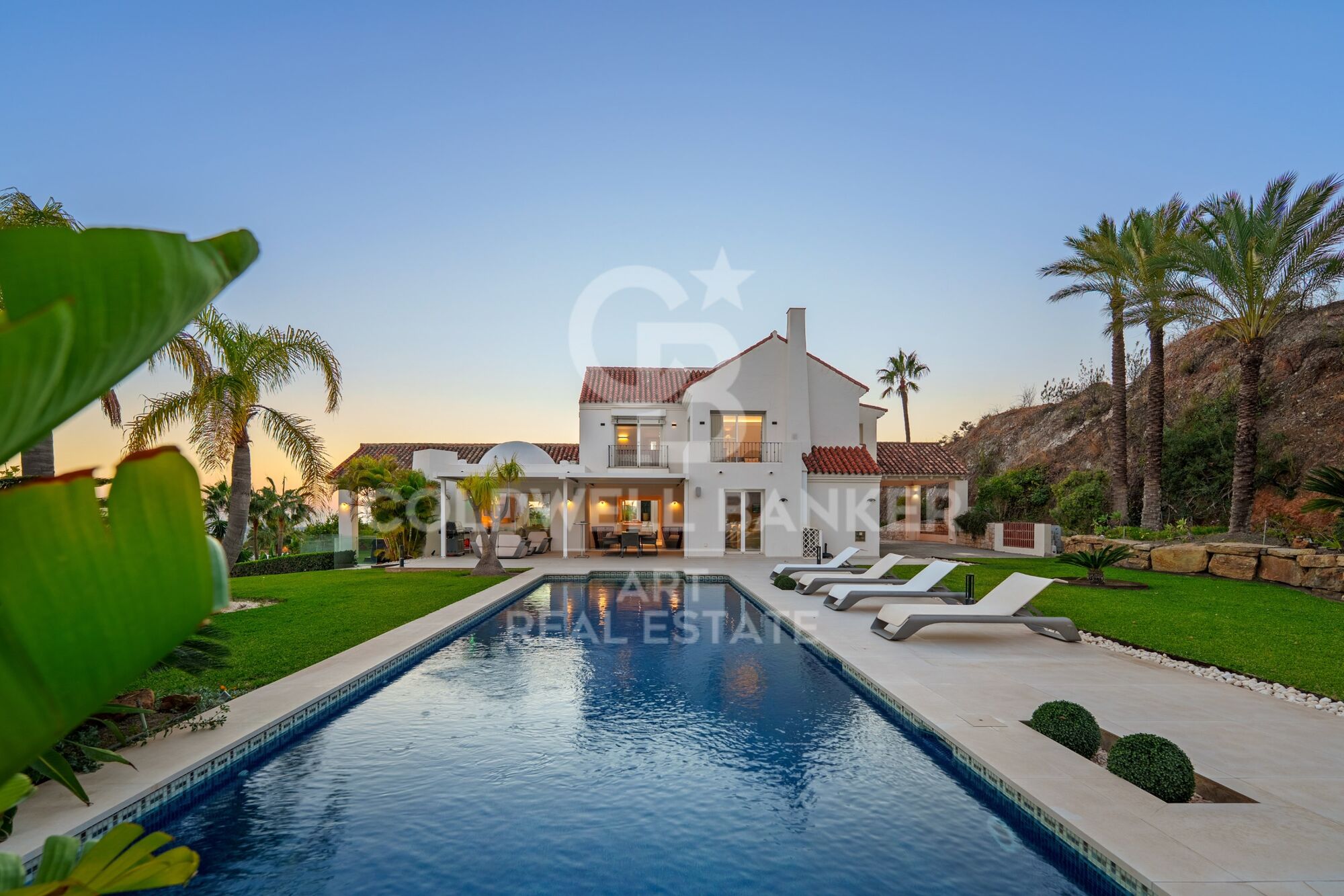 Stunning Villa with Panoramic Views in Puerto del Almendro, Benahavís
