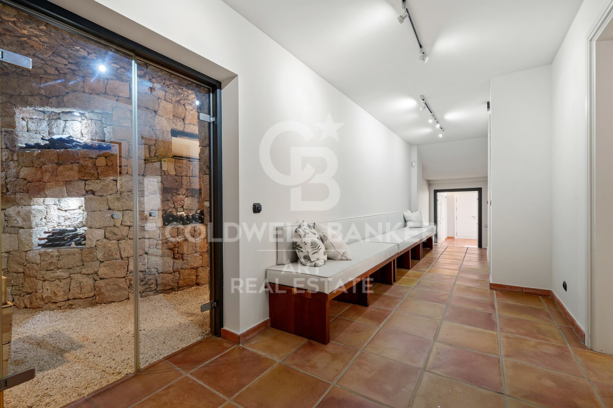 Stunning Villa with Panoramic Views in Puerto del Almendro, Benahavís