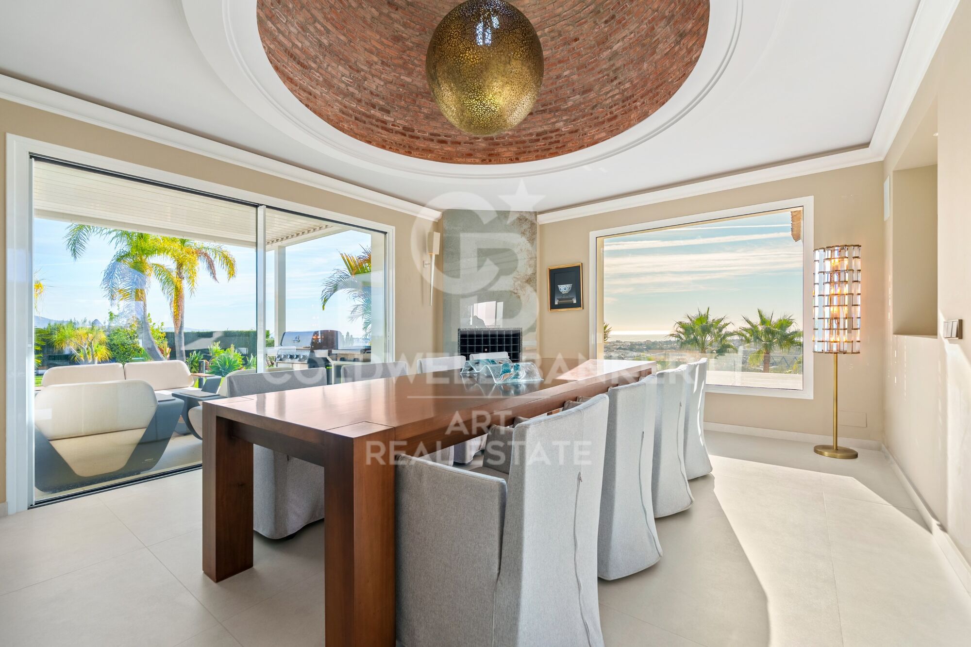 Stunning Villa with Panoramic Views in Puerto del Almendro, Benahavís