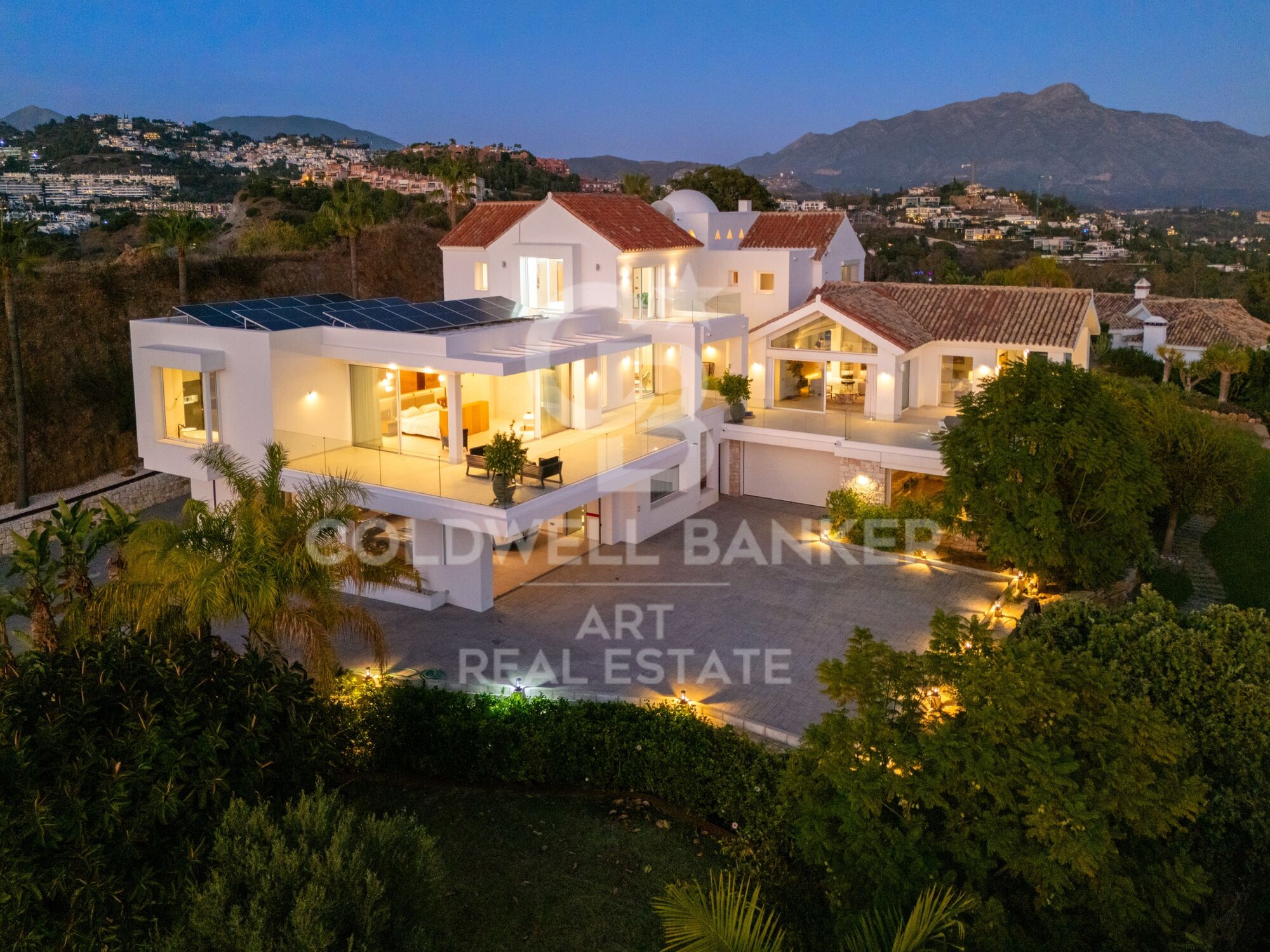 Impresionante Villa con Vistas Panorámicas en Puerto del Almendro, Benahavís