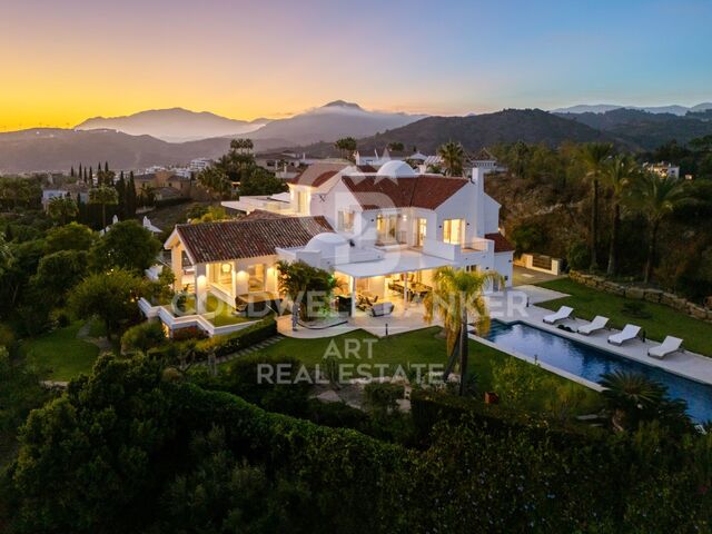 Stunning Villa with Panoramic Views in Puerto del Almendro, Benahavís