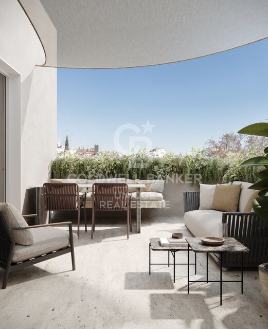 Exterior penthouse to renovate with terrace and garage in Almagro, Madrid