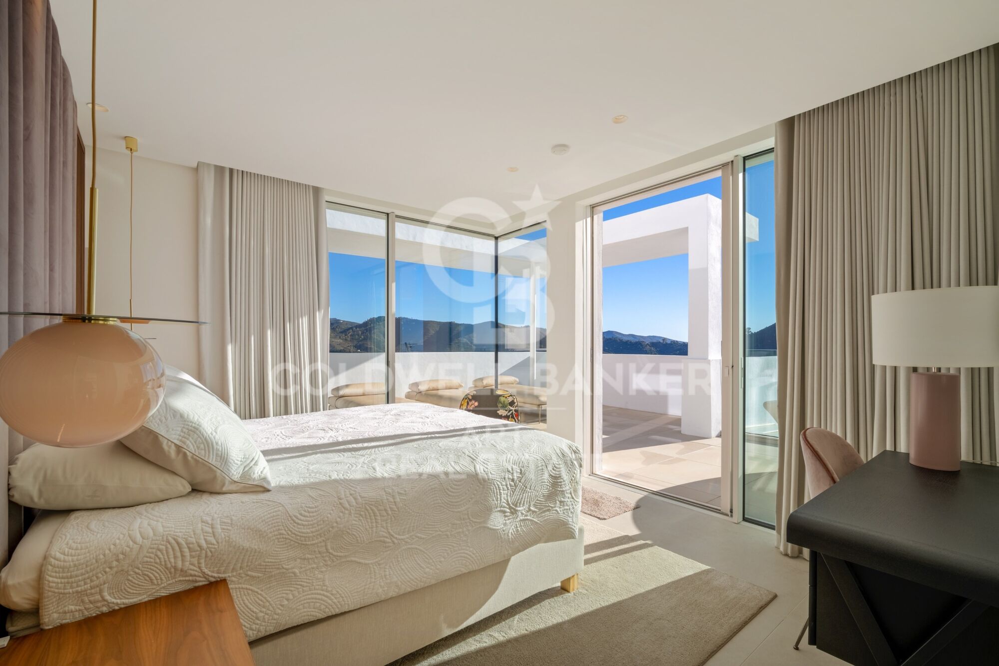 Penthouse Duplex de Luxe avec Piscine Privée et Vues Panoramiques sur la Mer à Palo Alto, Ojén