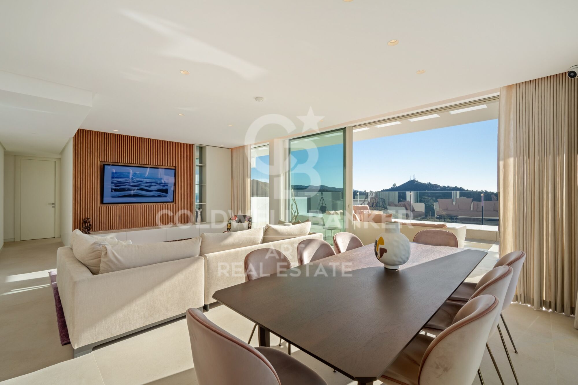 Penthouse Duplex de Luxe avec Piscine Privée et Vues Panoramiques sur la Mer à Palo Alto, Ojén