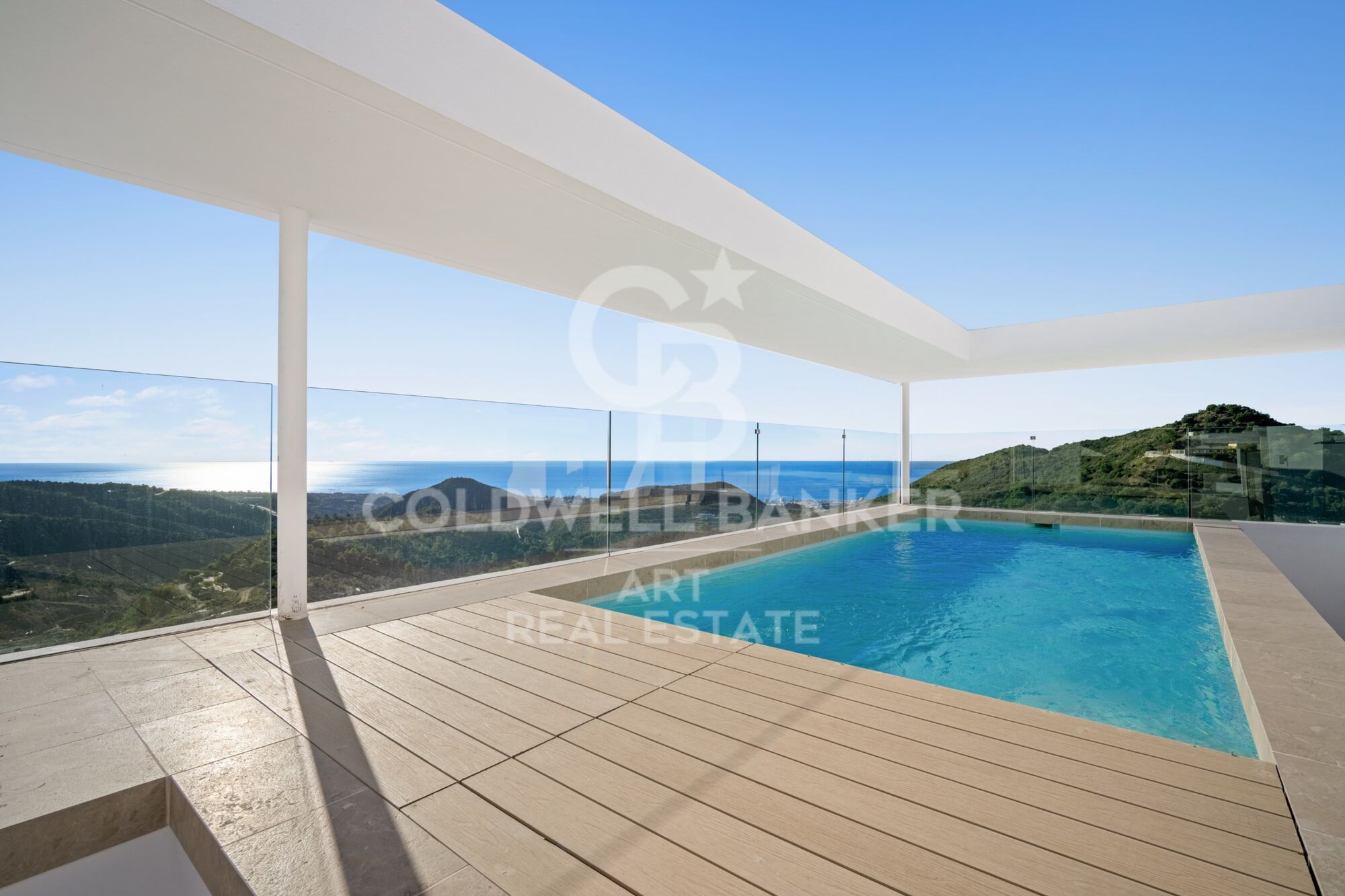 Penthouse Duplex de Luxe avec Piscine Privée et Vues Panoramiques sur la Mer à Palo Alto, Ojén