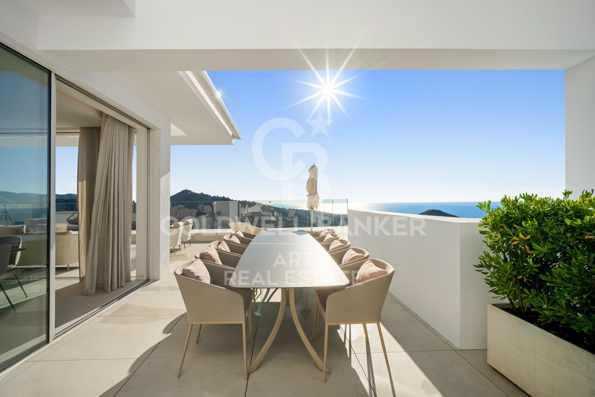 Luxuriöses Duplex-Penthouse mit Privatpool und Panoramablick auf das Meer in Palo Alto, Ojén