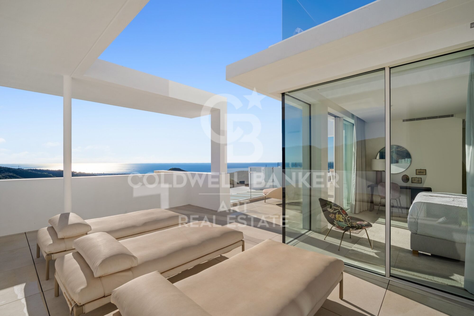 Luxuriöses Duplex-Penthouse mit Privatpool und Panoramablick auf das Meer in Palo Alto, Ojén