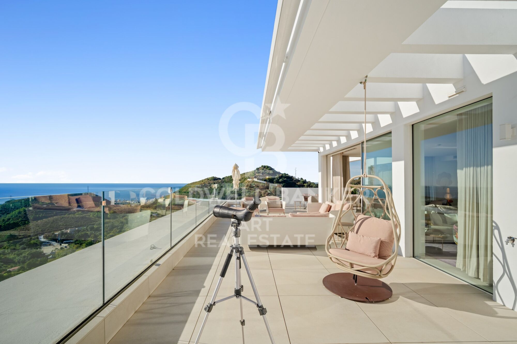 Luxuriöses Duplex-Penthouse mit Privatpool und Panoramablick auf das Meer in Palo Alto, Ojén