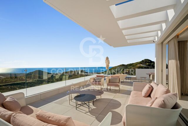 Ático dúplex de lujo con piscina privada y vistas panorámicas al mar en Palo Alto, Ojén