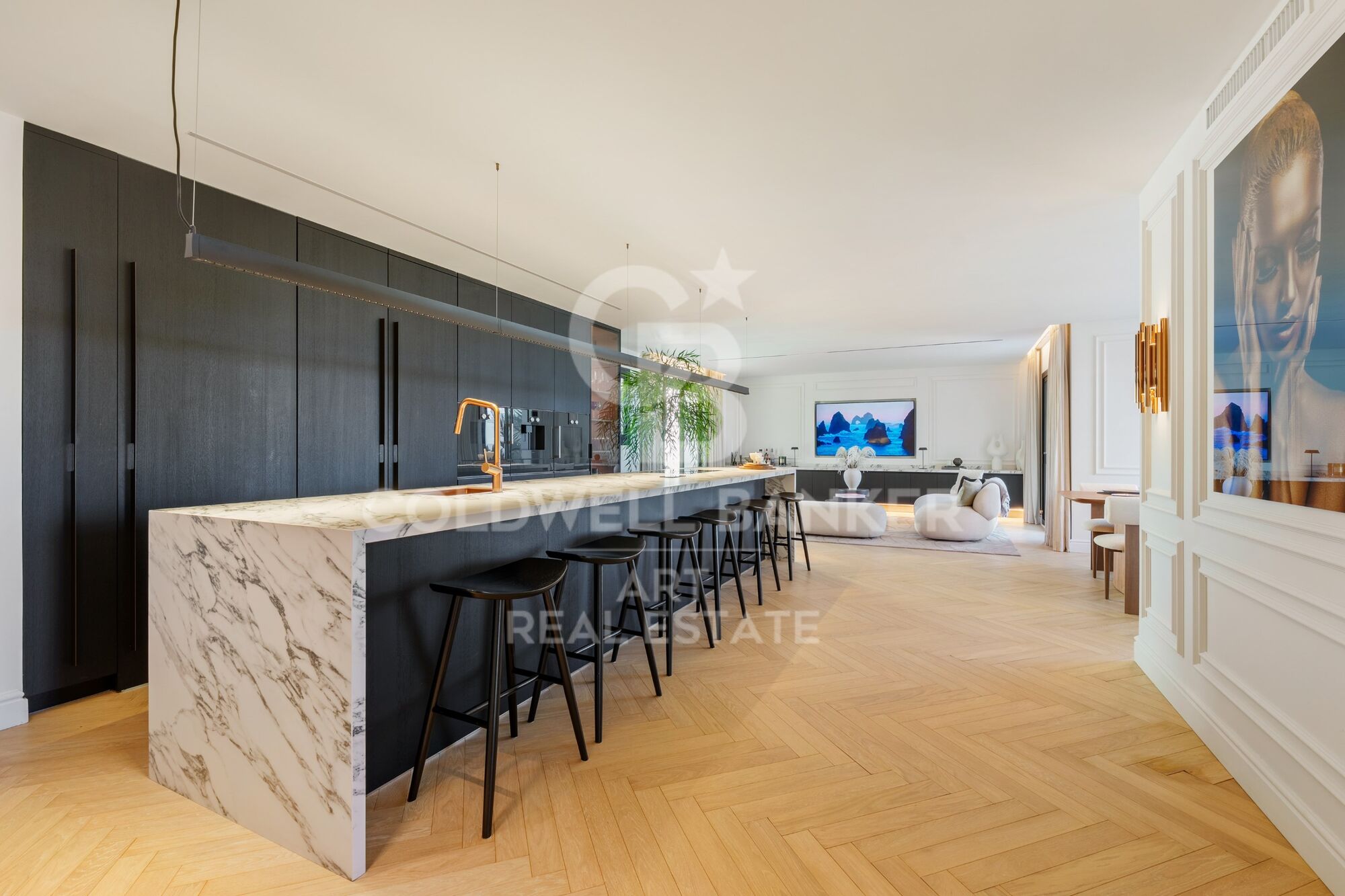 Luxuriöses Duplex-Penthouse mit Privatpool und Panoramablick auf das Meer in Nueva Andalucía, Marbella