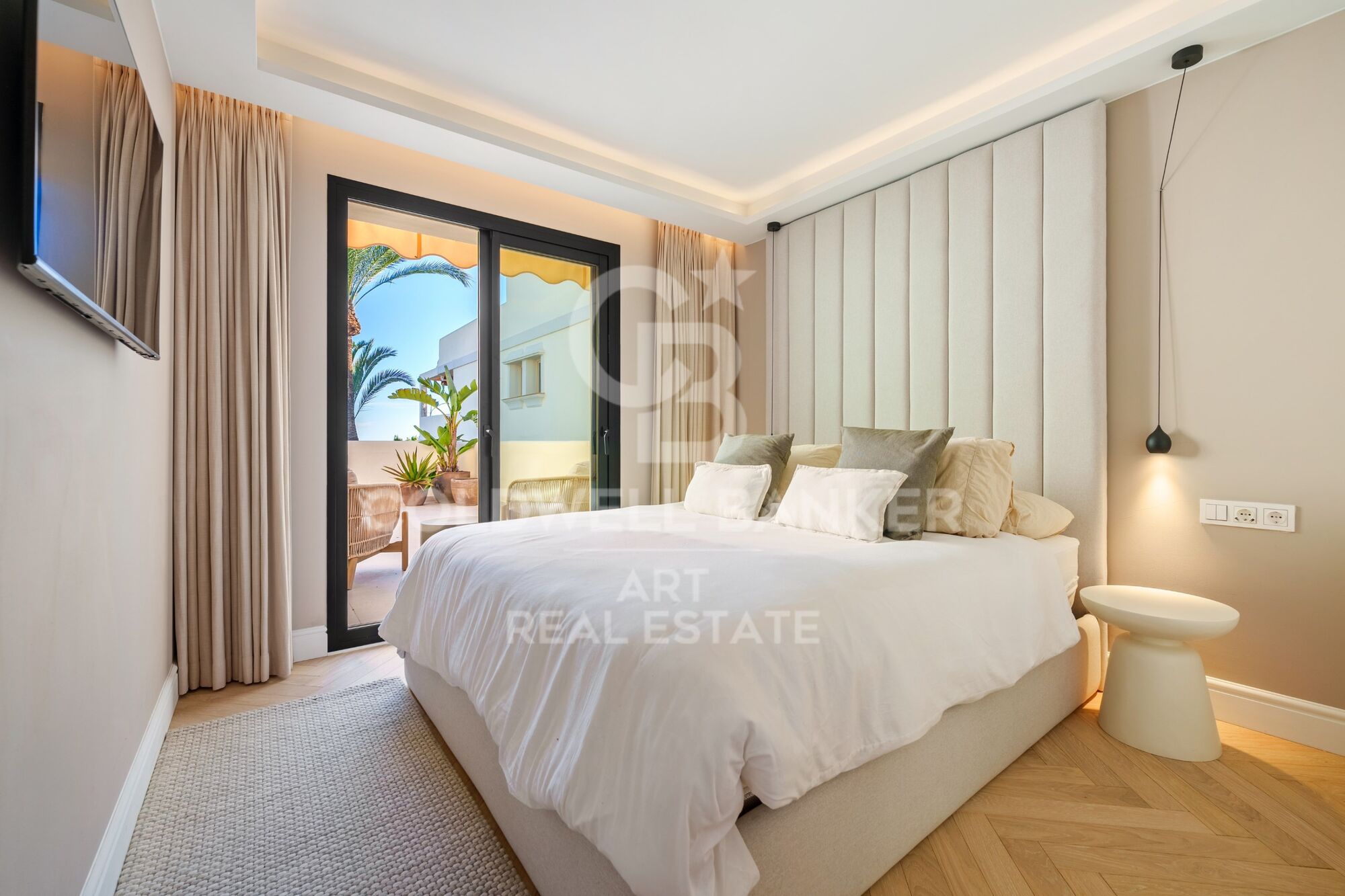 Ático Dúplex de Lujo con Piscina Privada y Vistas Panorámicas al Mar en Nueva Andalucía, Marbella