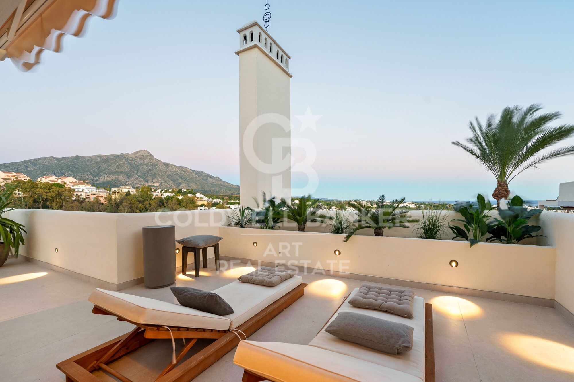 Ático Dúplex de Lujo con Piscina Privada y Vistas Panorámicas al Mar en Nueva Andalucía, Marbella