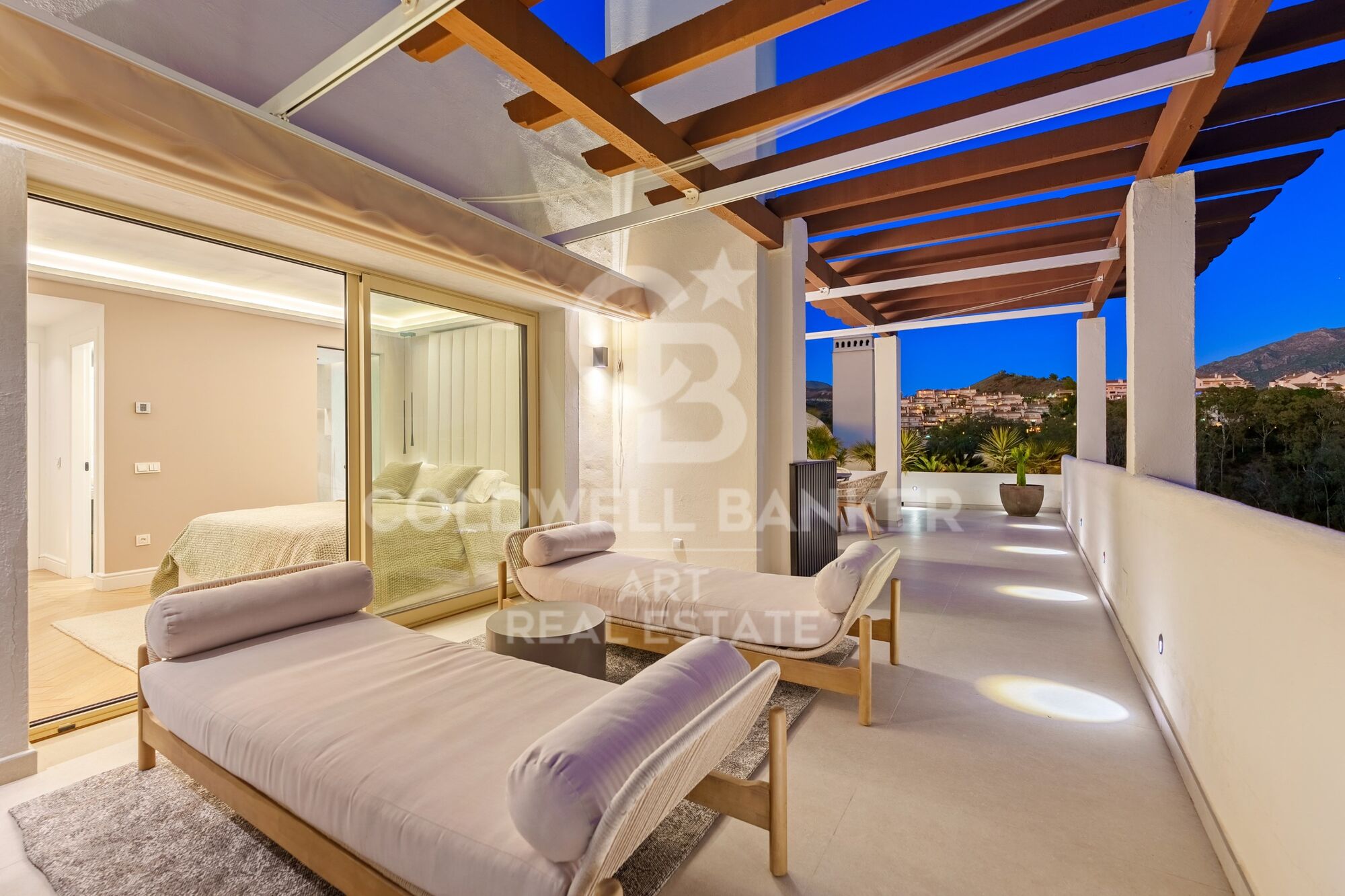 Penthouse Duplex de Luxe avec Piscine Privée et Vues Panoramiques sur la Mer à Nueva Andalucía, Marbella