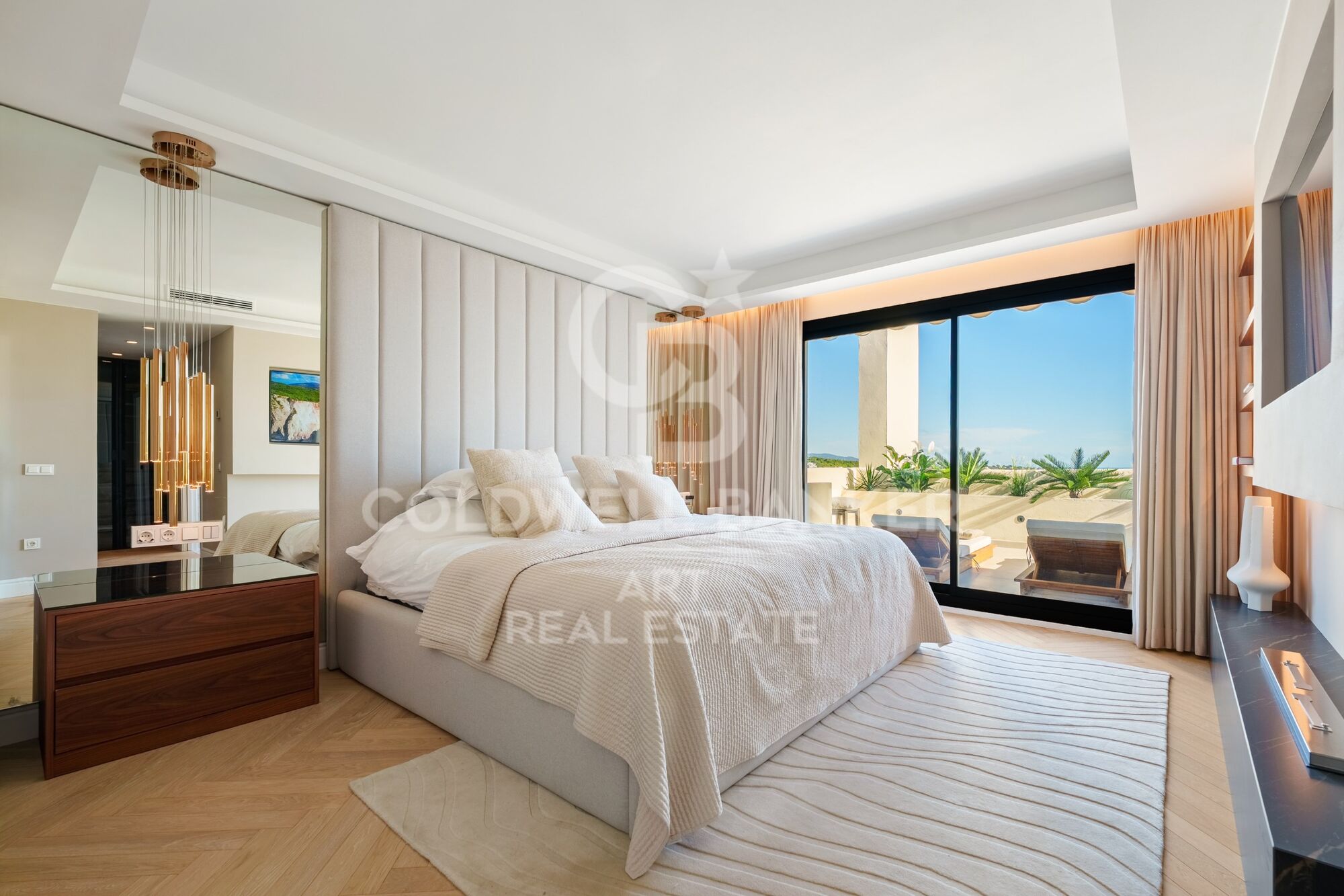 Penthouse Duplex de Luxe avec Piscine Privée et Vues Panoramiques sur la Mer à Nueva Andalucía, Marbella