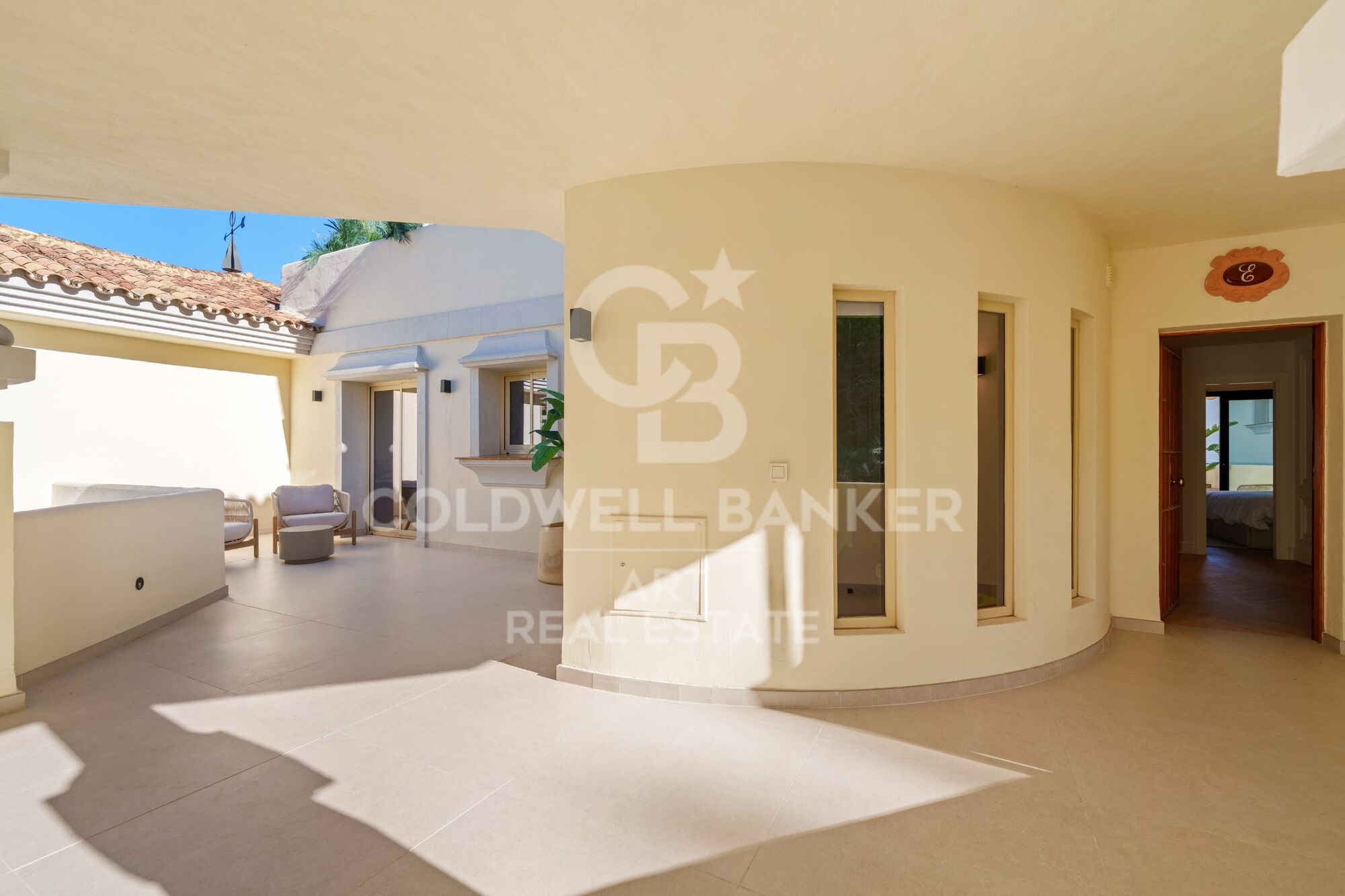 Luxuriöses Duplex-Penthouse mit Privatpool und Panoramablick auf das Meer in Nueva Andalucía, Marbella