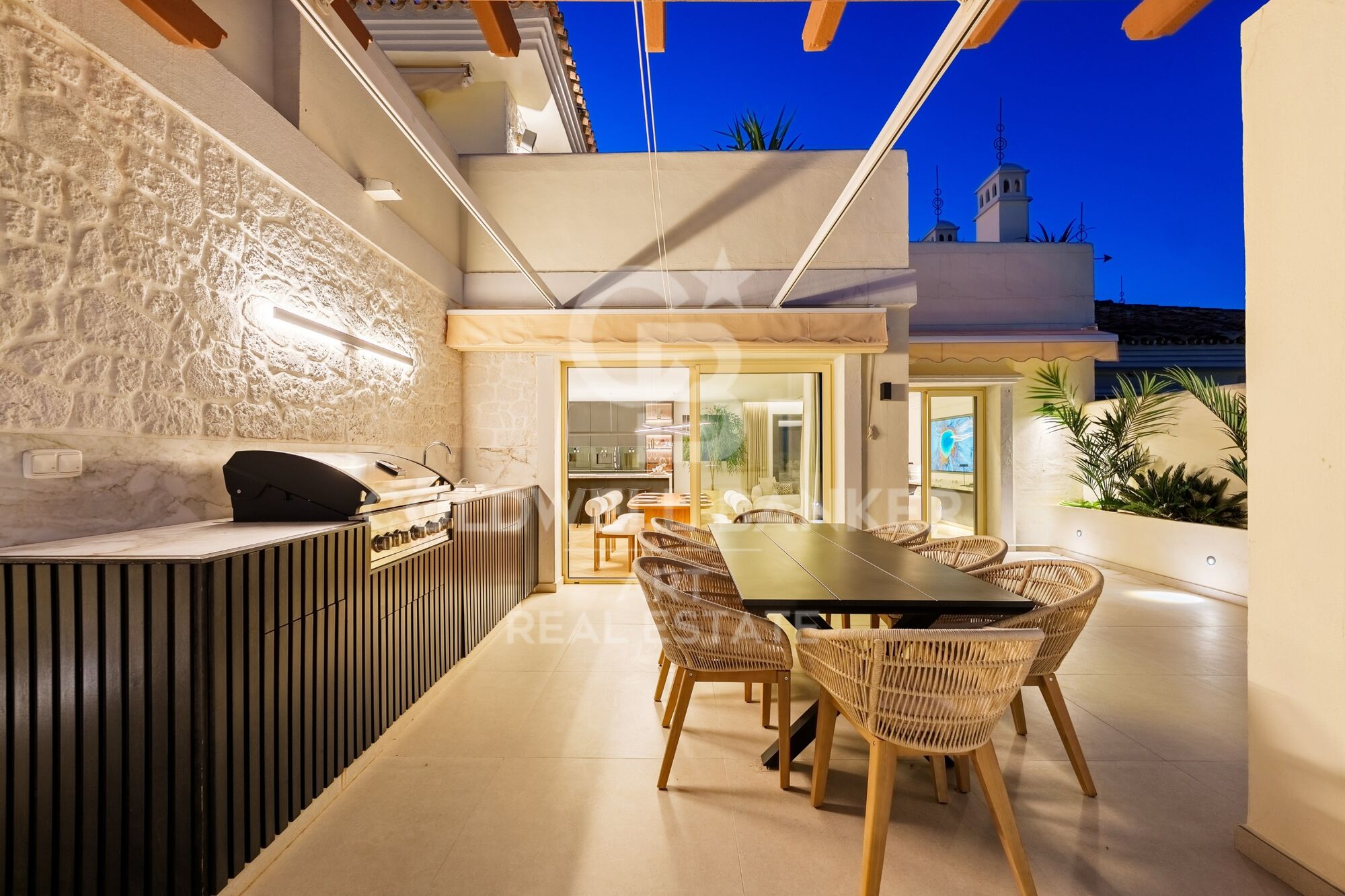 Luxuriöses Duplex-Penthouse mit Privatpool und Panoramablick auf das Meer in Nueva Andalucía, Marbella