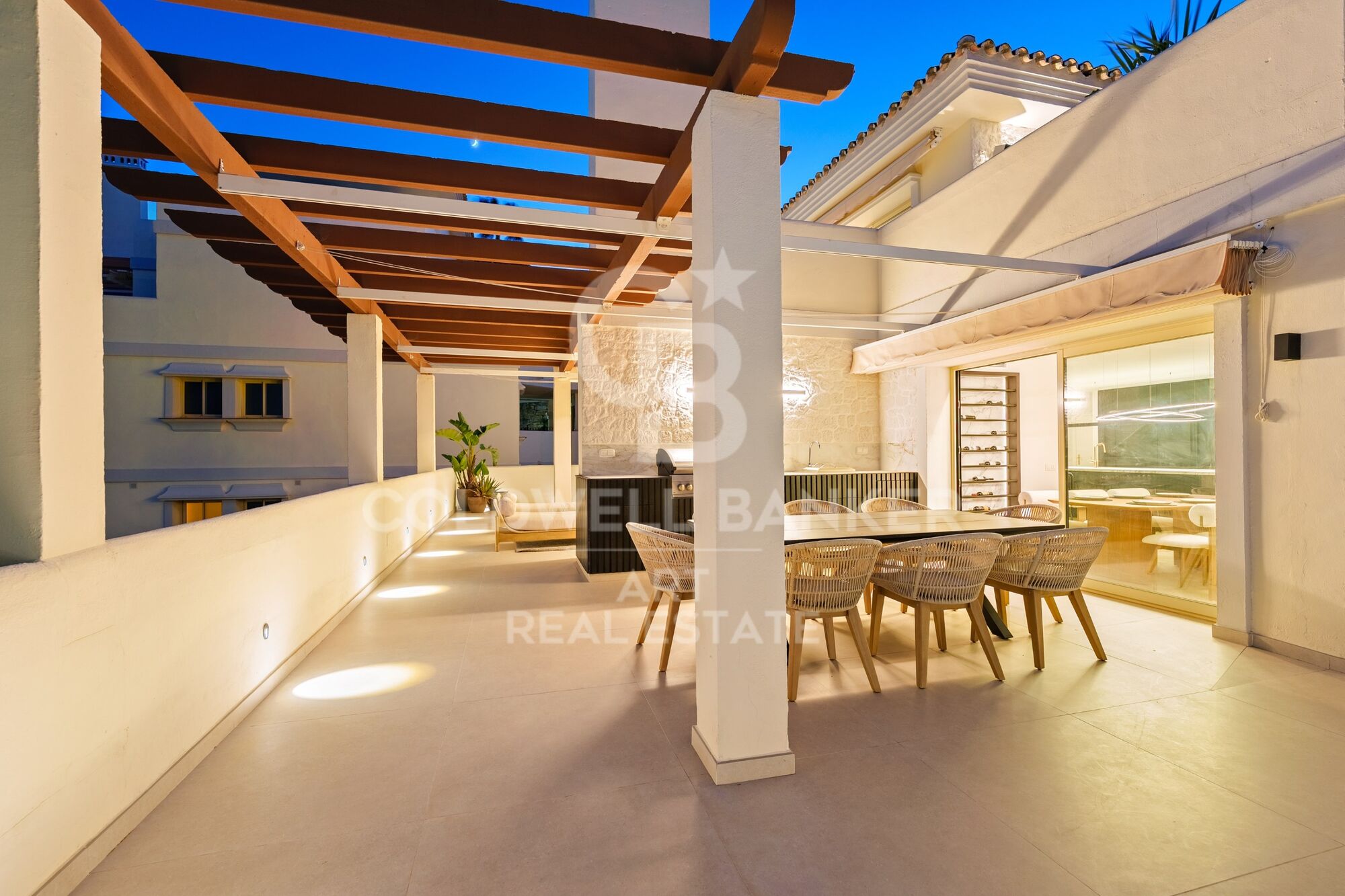 Ático Dúplex de Lujo con Piscina Privada y Vistas Panorámicas al Mar en Nueva Andalucía, Marbella