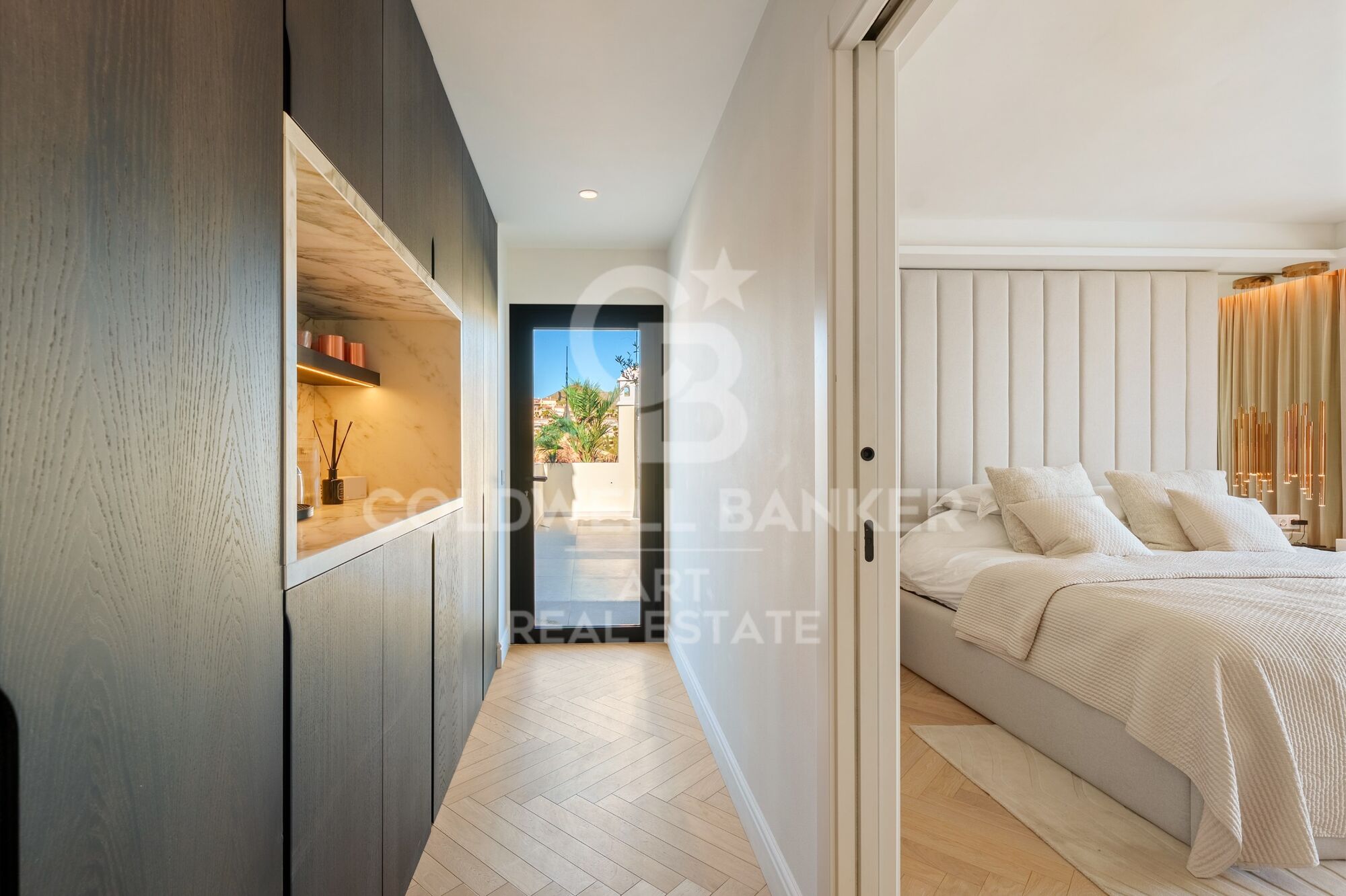 Luxuriöses Duplex-Penthouse mit Privatpool und Panoramablick auf das Meer in Nueva Andalucía, Marbella