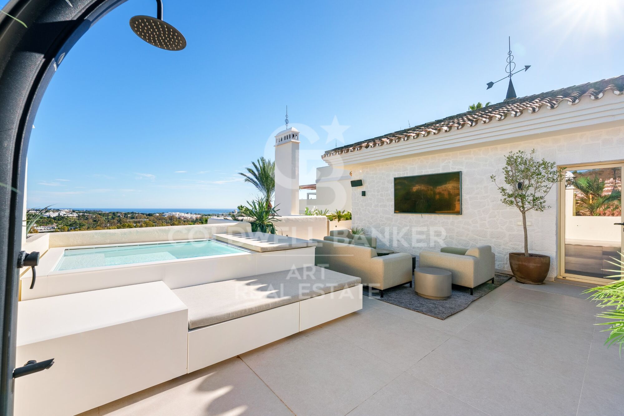 Luxuriöses Duplex-Penthouse mit Privatpool und Panoramablick auf das Meer in Nueva Andalucía, Marbella