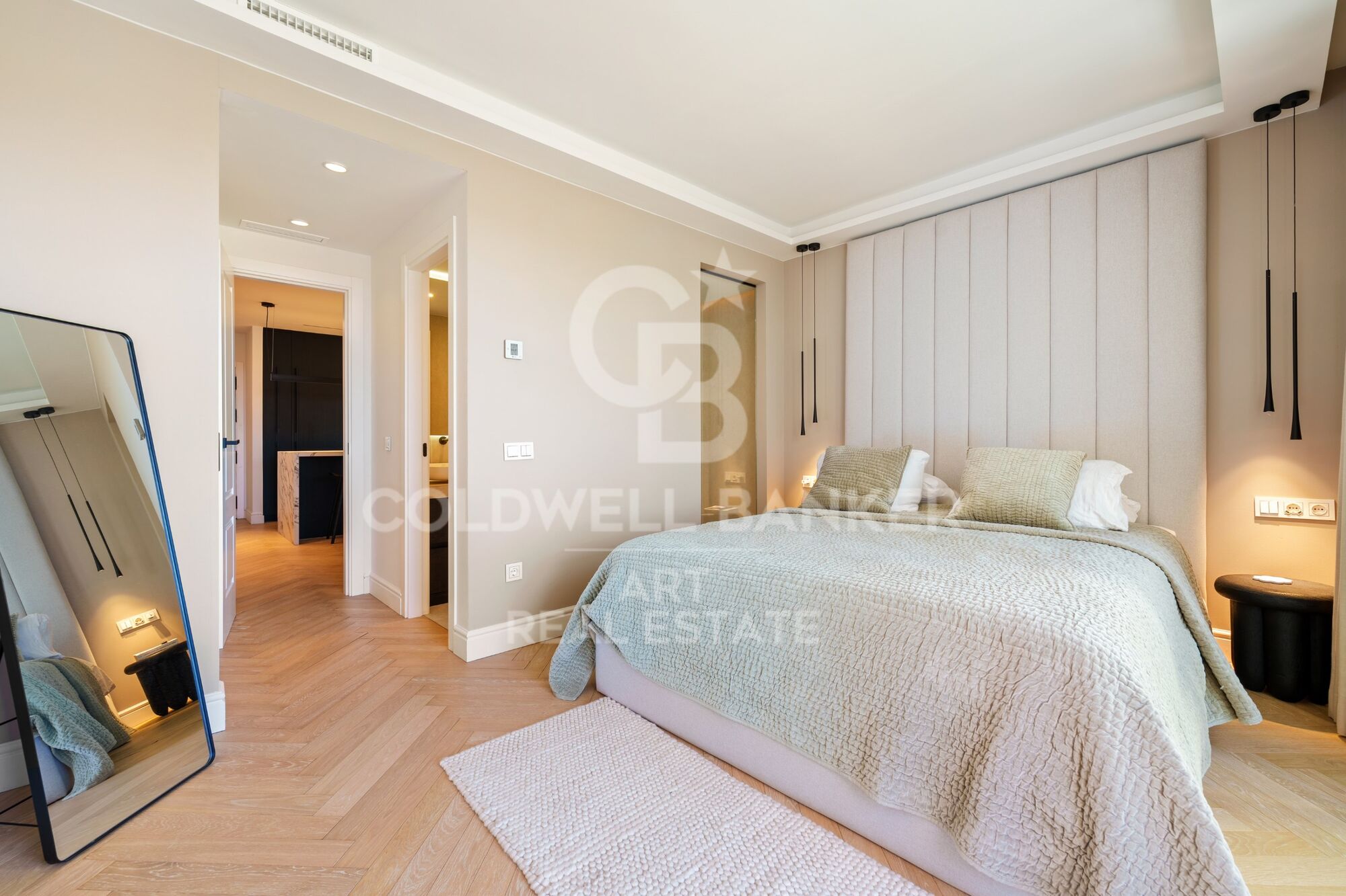 Luxuriöses Duplex-Penthouse mit Privatpool und Panoramablick auf das Meer in Nueva Andalucía, Marbella