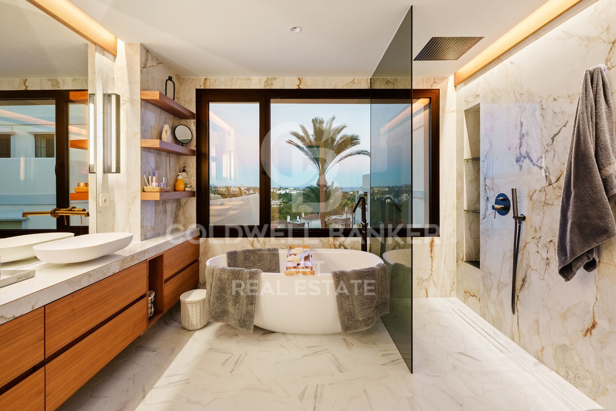 Luxuriöses Duplex-Penthouse mit Privatpool und Panoramablick auf das Meer in Nueva Andalucía, Marbella