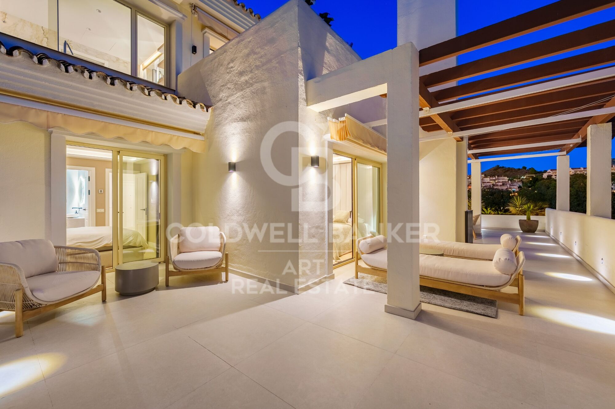 Luxuriöses Duplex-Penthouse mit Privatpool und Panoramablick auf das Meer in Nueva Andalucía, Marbella