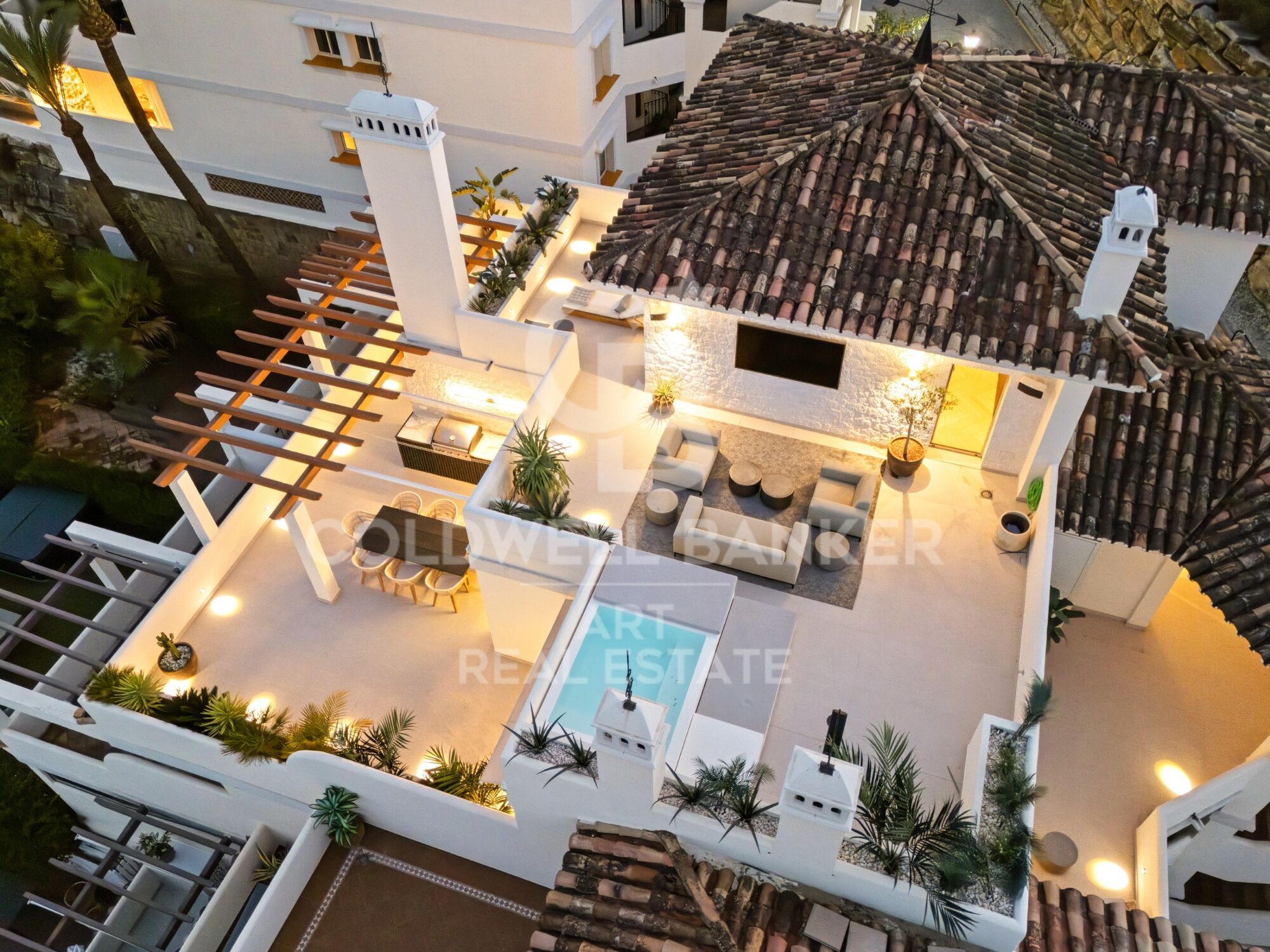 Luxuriöses Duplex-Penthouse mit Privatpool und Panoramablick auf das Meer in Nueva Andalucía, Marbella