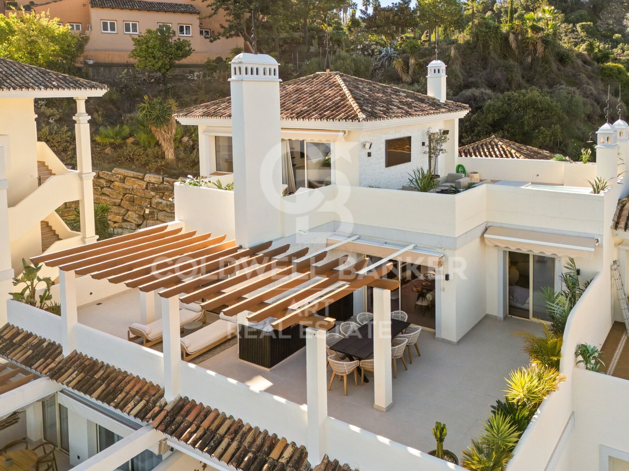 Luxuriöses Duplex-Penthouse mit Privatpool und Panoramablick auf das Meer in Nueva Andalucía, Marbella