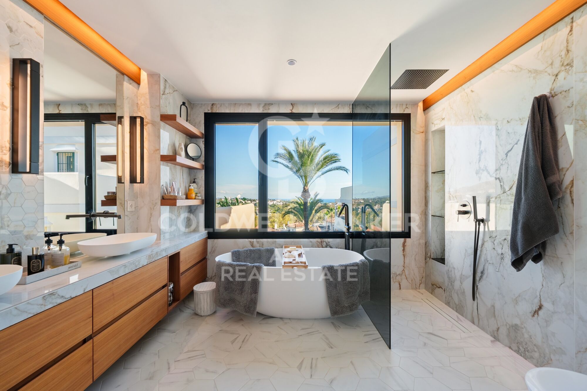 Penthouse Duplex de Luxe avec Piscine Privée et Vues Panoramiques sur la Mer à Nueva Andalucía, Marbella