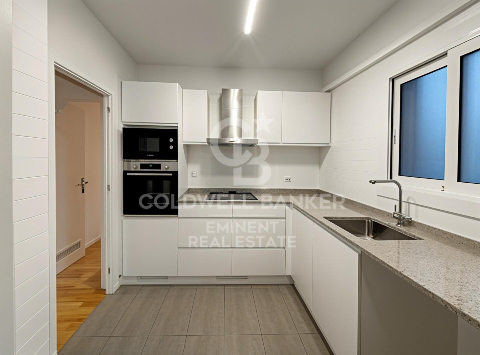 Helle Außenwohnung mit Parkplatz im Herzen von Sarrià, neben den FGC