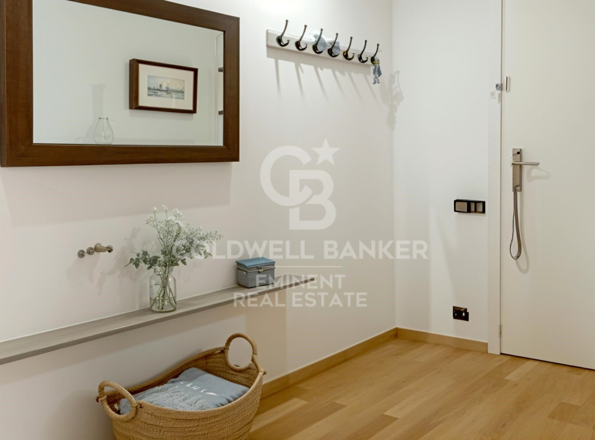 Helle Außenwohnung mit Parkplatz im Herzen von Sarrià, neben den FGC