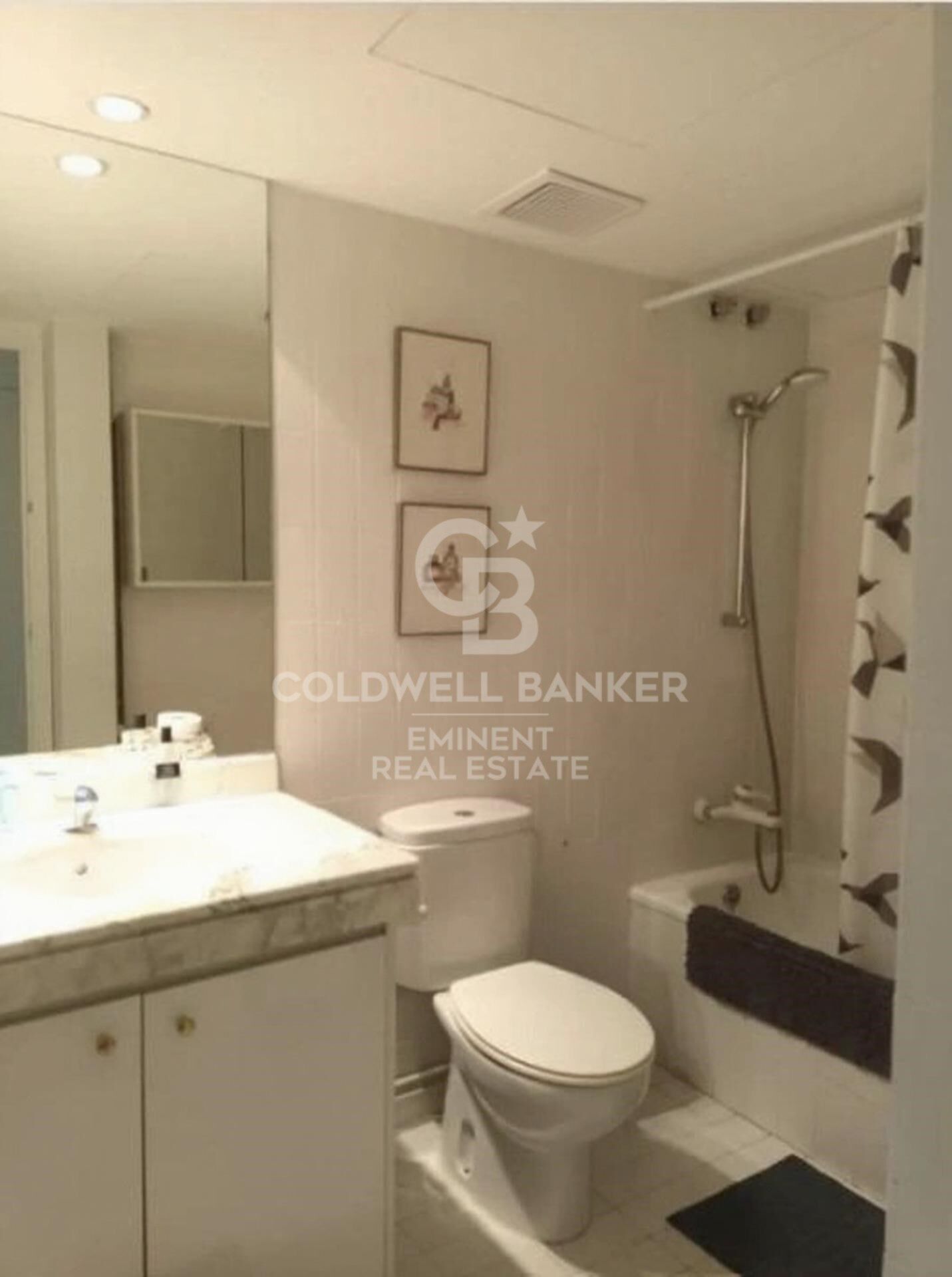 Helle Außenwohnung mit Parkplatz im Herzen von Sarrià, neben den FGC