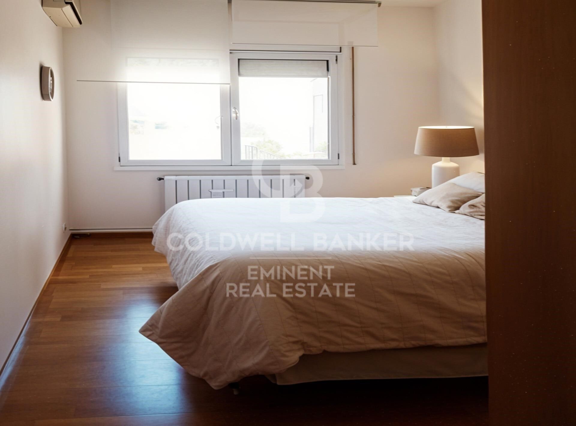 Helle Außenwohnung mit Parkplatz im Herzen von Sarrià, neben den FGC