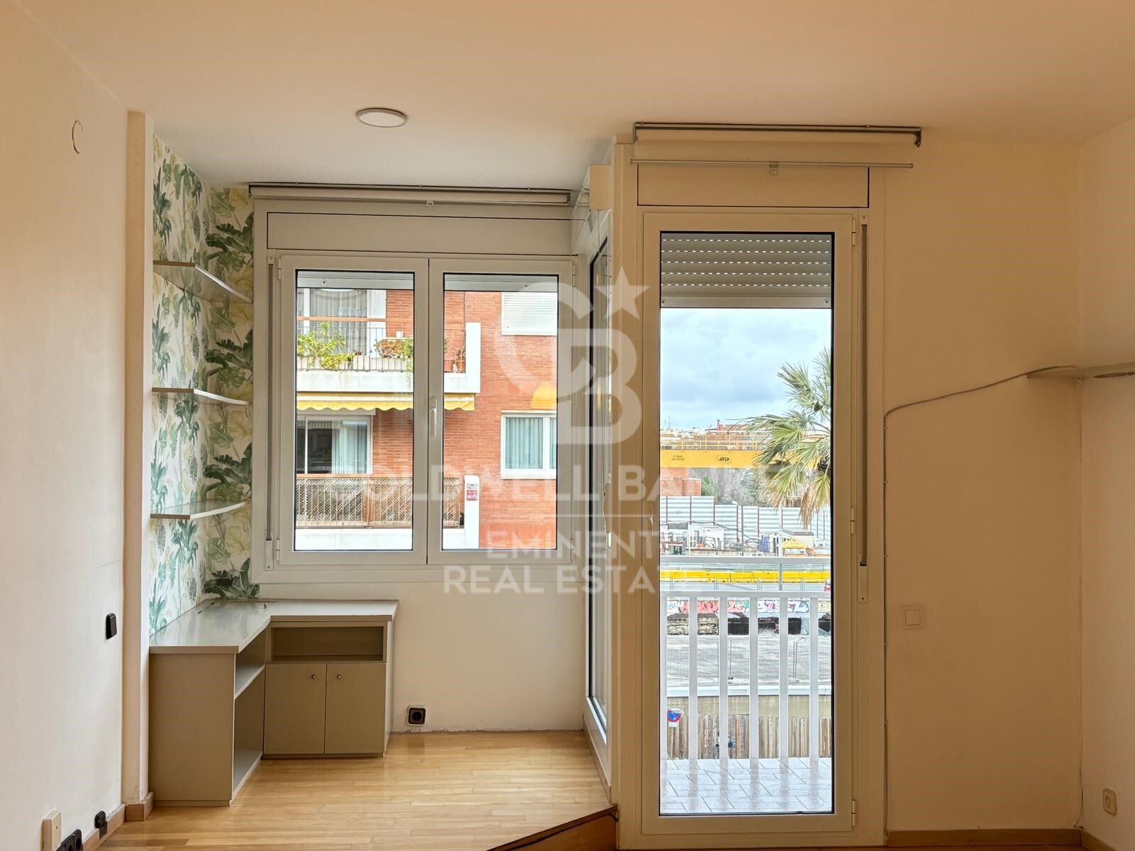 Bright exterior apartment with parking in the heart of Sarrià, next to FGC